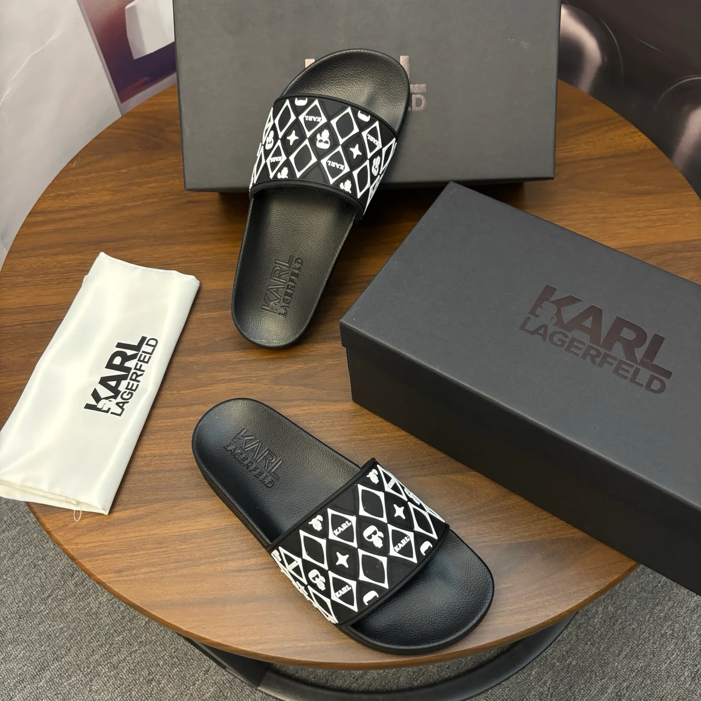 Шлепанцы Женские Karl Lagerfeld 11001536