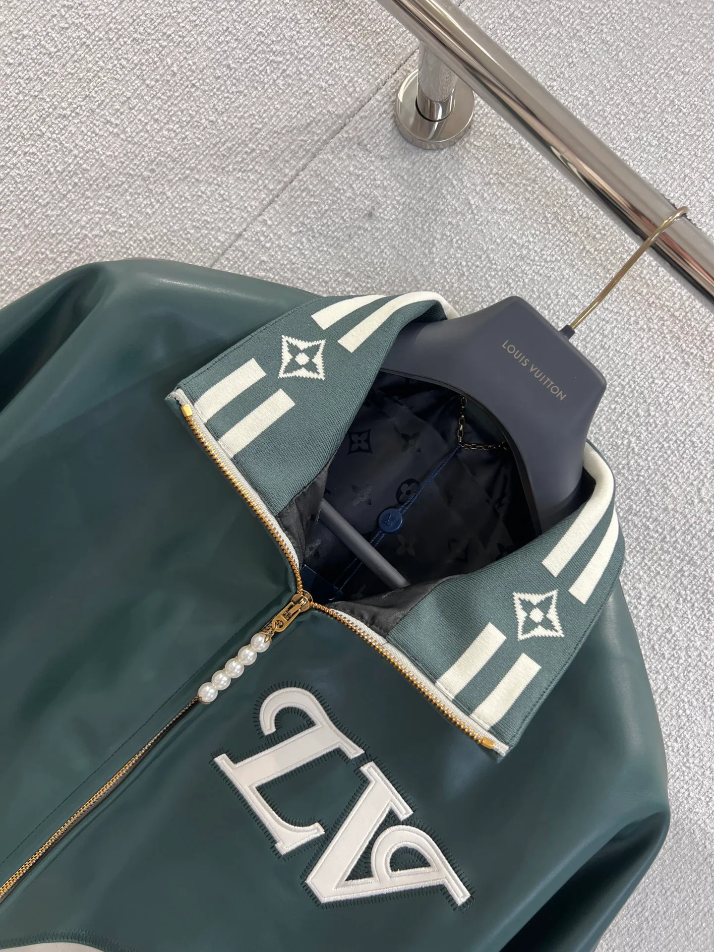 Куртки И Пуховики Женские Louis Vuitton 127431