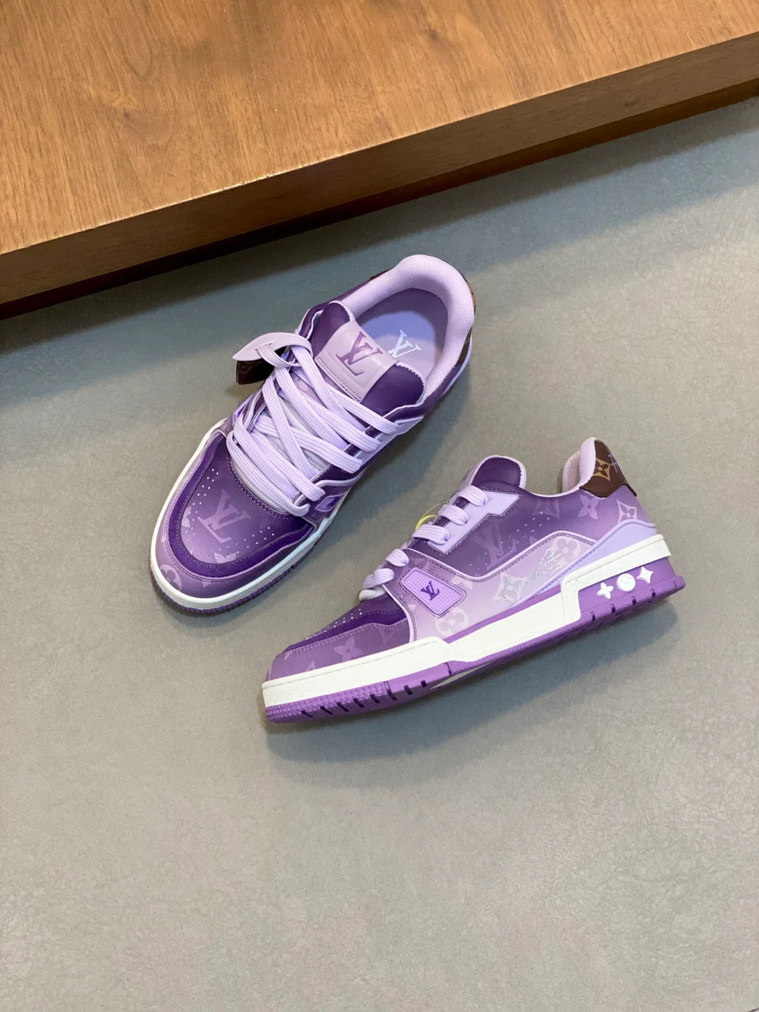 Кроссовки Женские Louis Vuitton 11575989