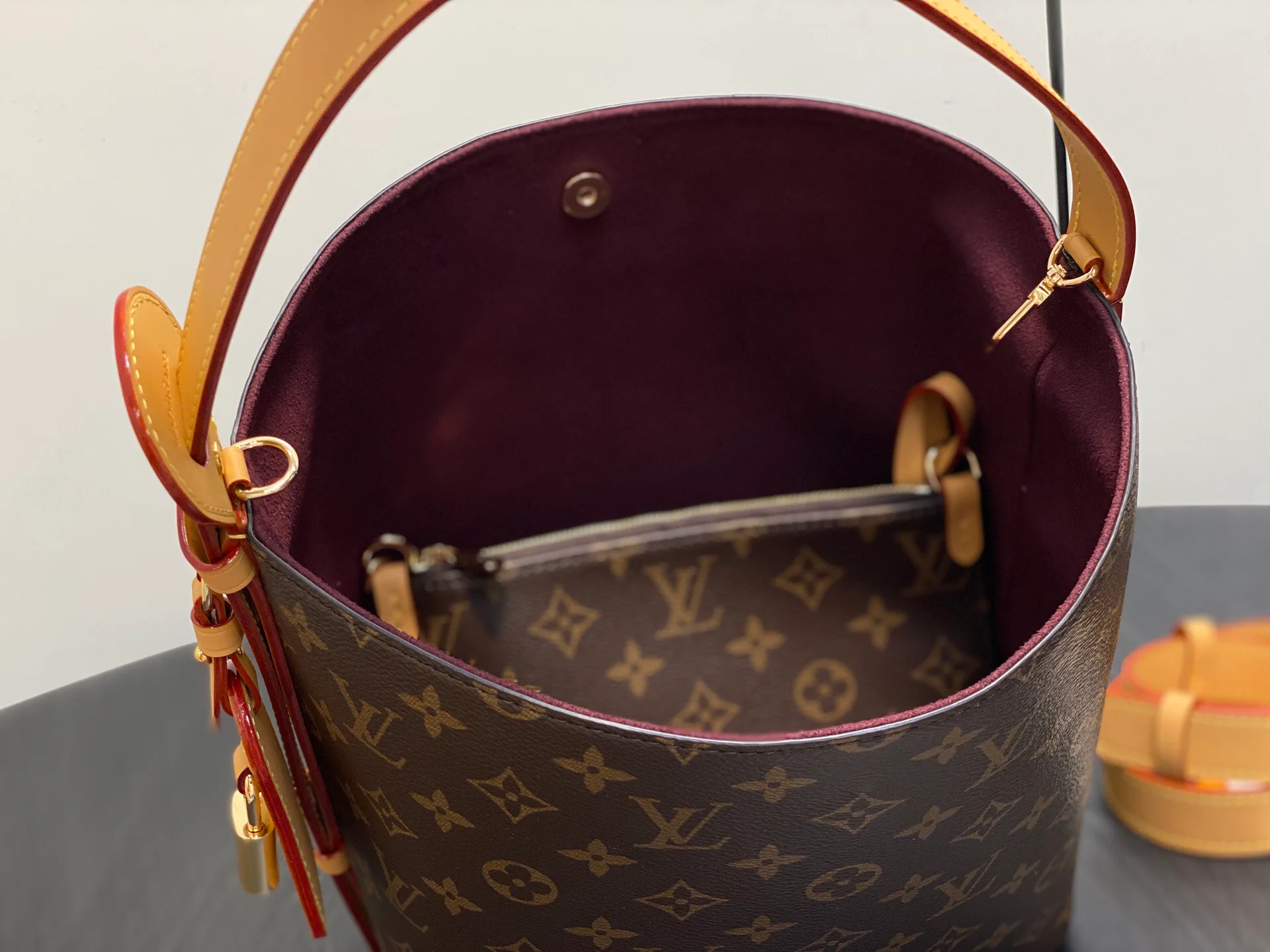 Классические Сумки Женские Louis Vuitton 17499417