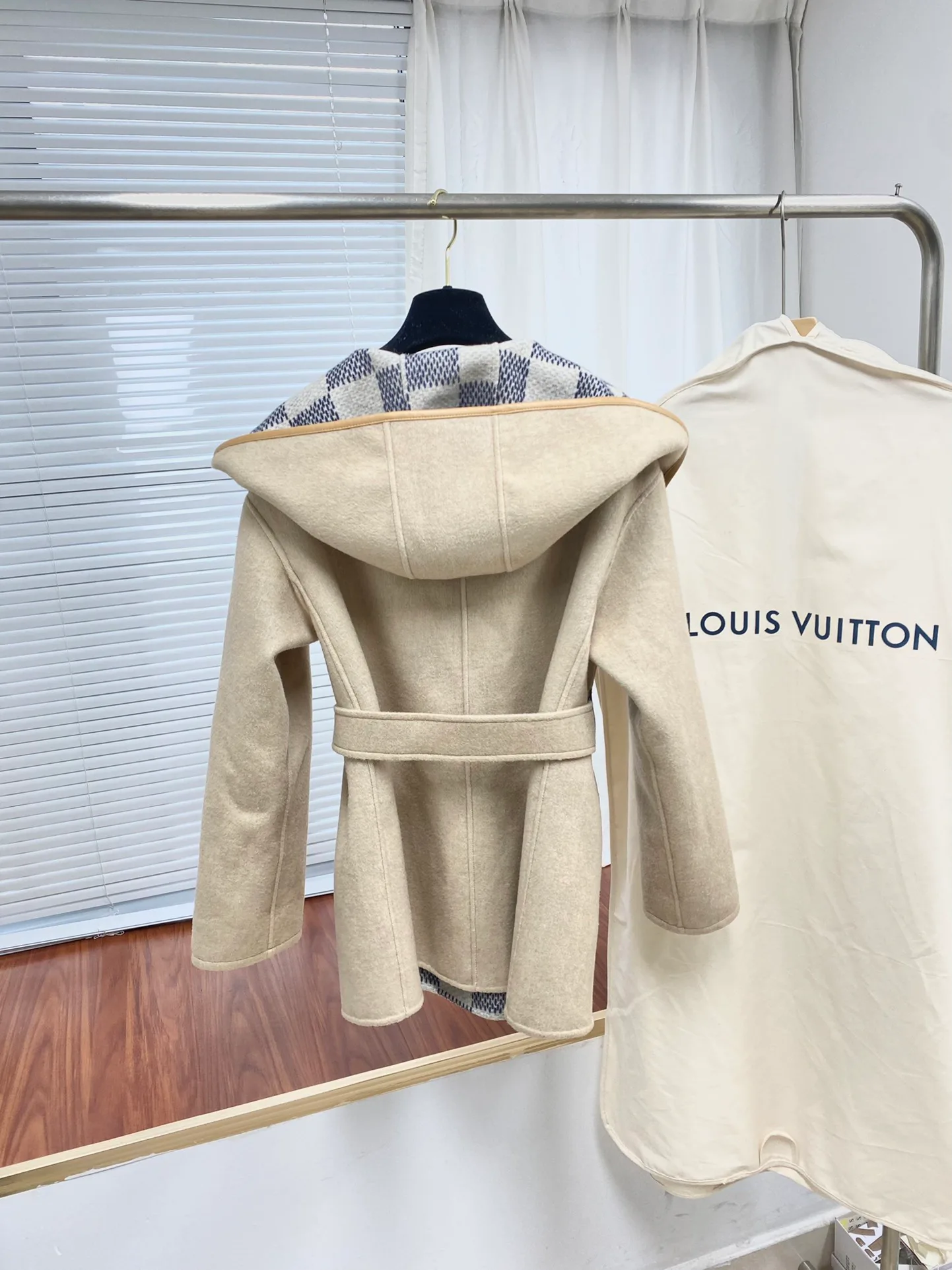 Пальто Женские Louis Vuitton 669817