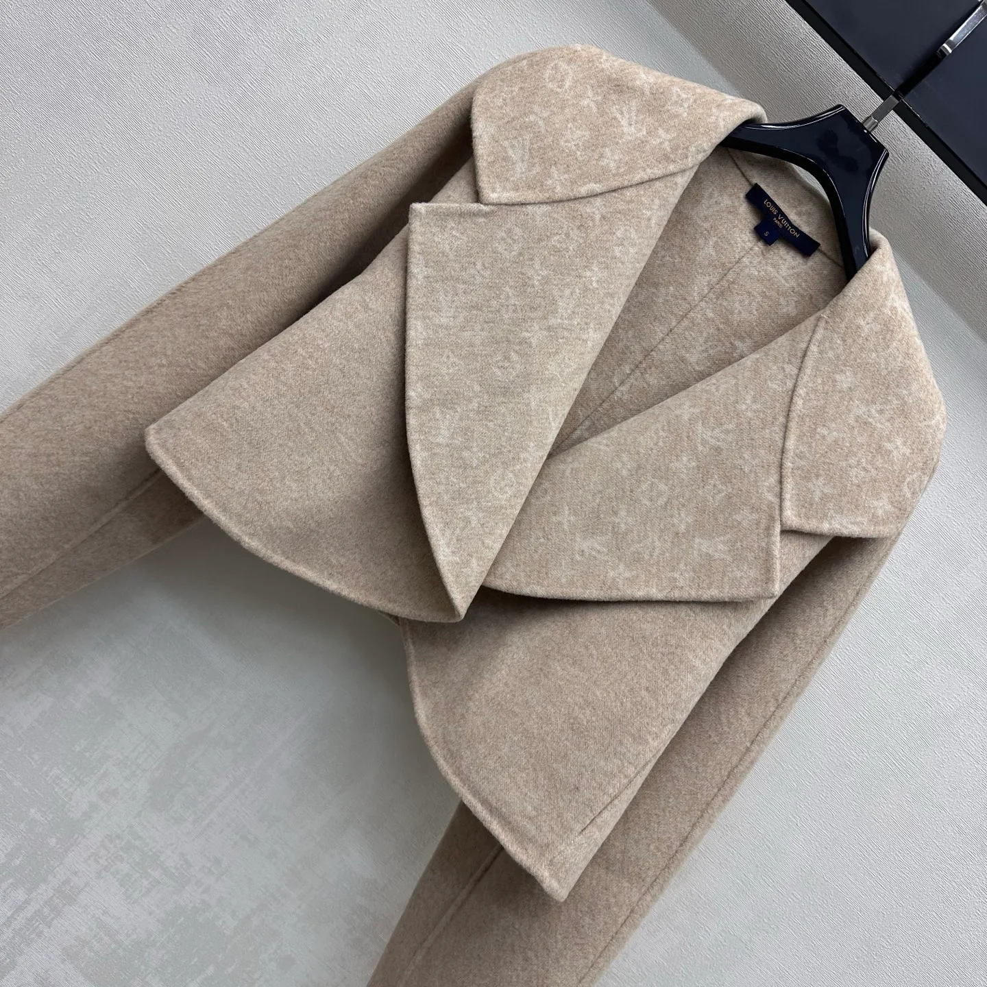 Пальто Женские Louis Vuitton 18680902
