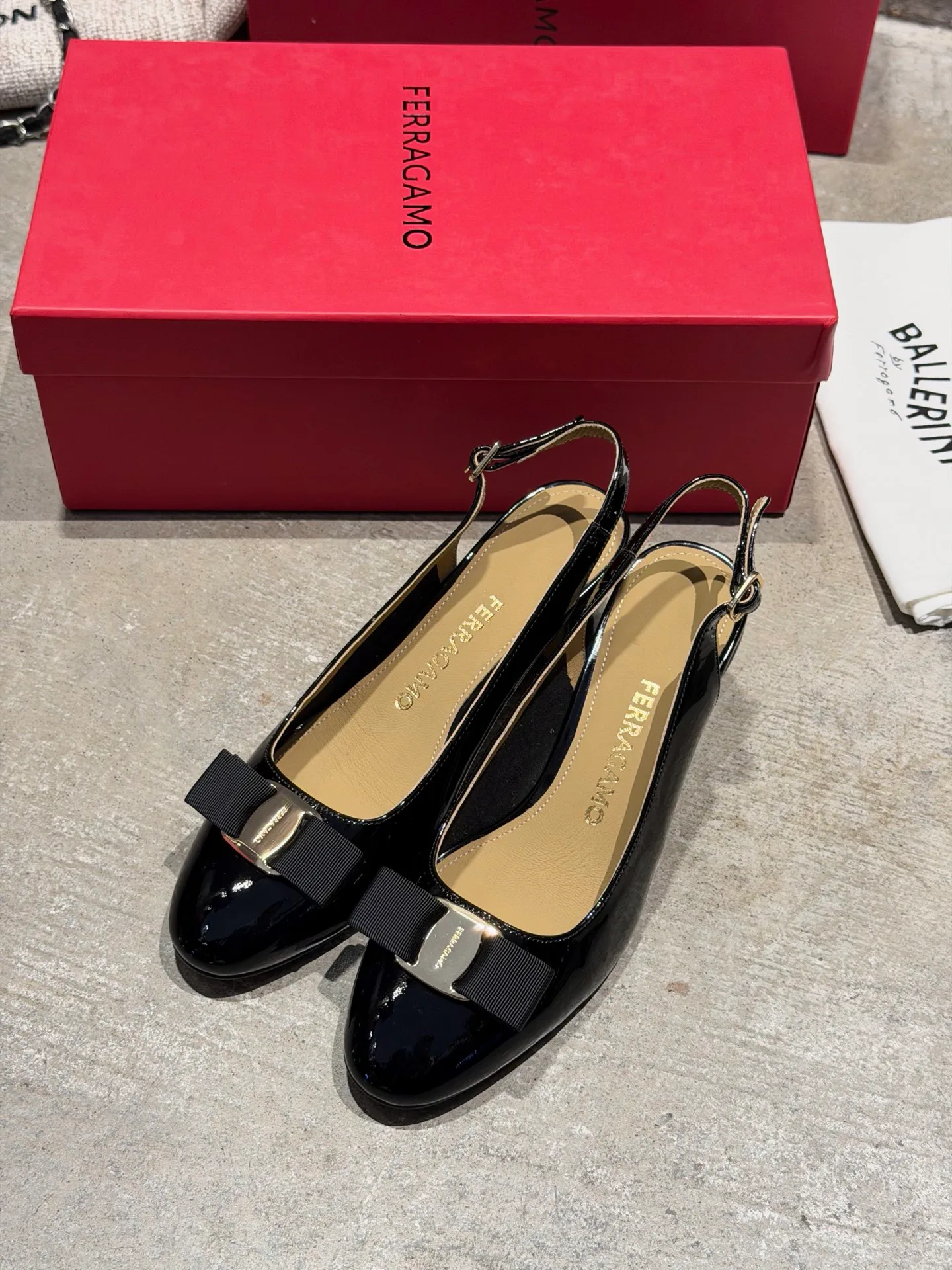 Туфли Женские Salvatore Ferragamo 17642596