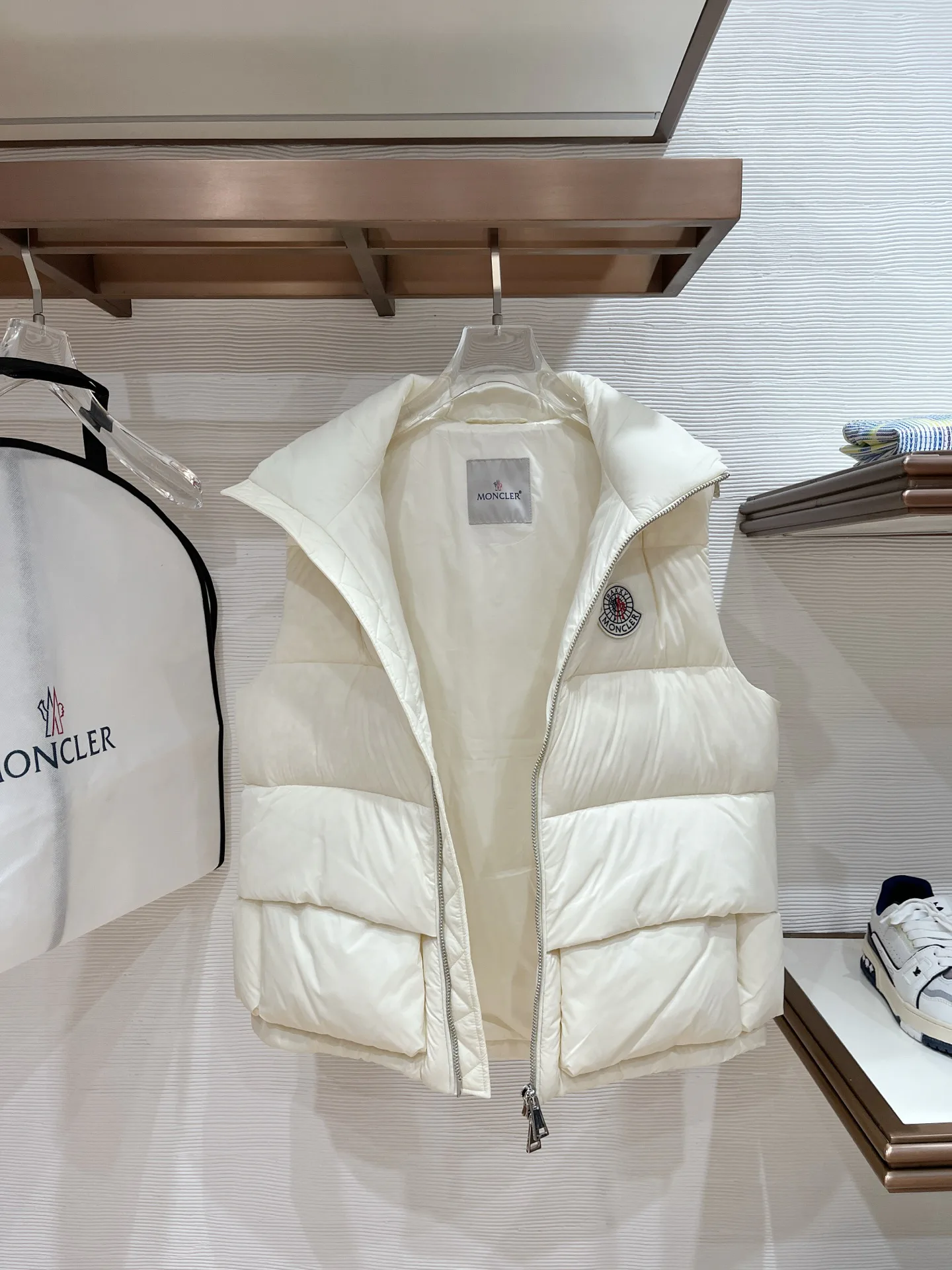 Жилеты Женские Moncler 18639709