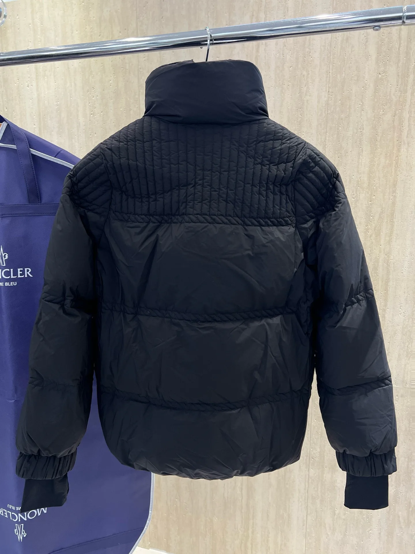 Куртки И Пуховики Мужские Moncler 18231504