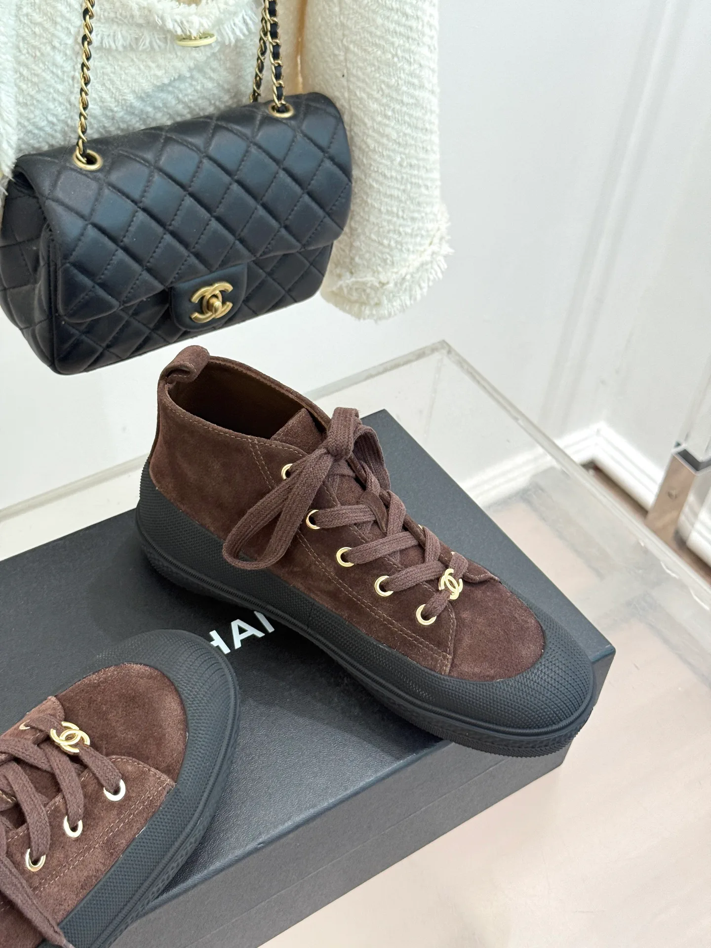 Кроссовки Женские Chanel 18360421