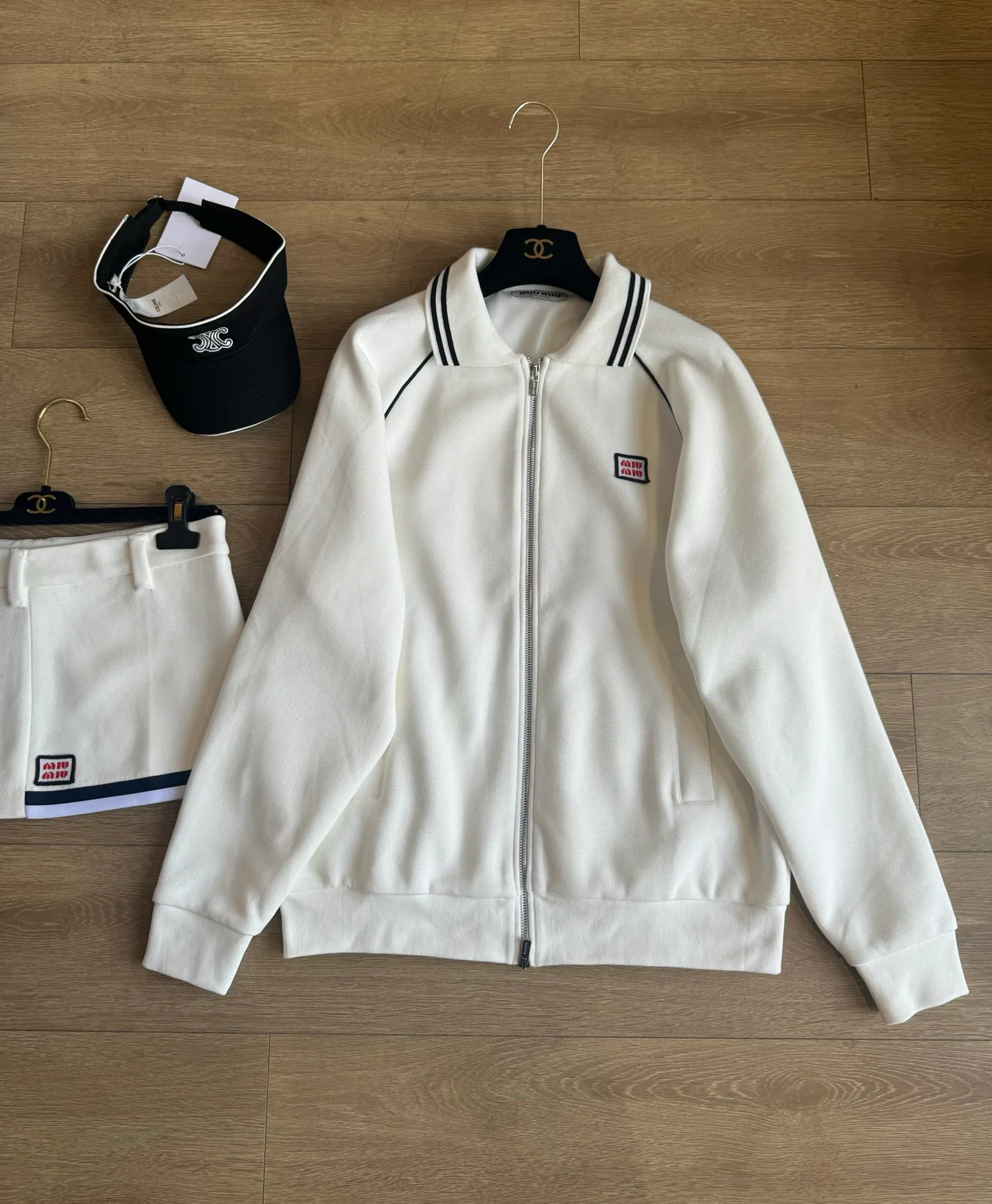 Куртки И Пуховики Женские Miu Miu 17644238