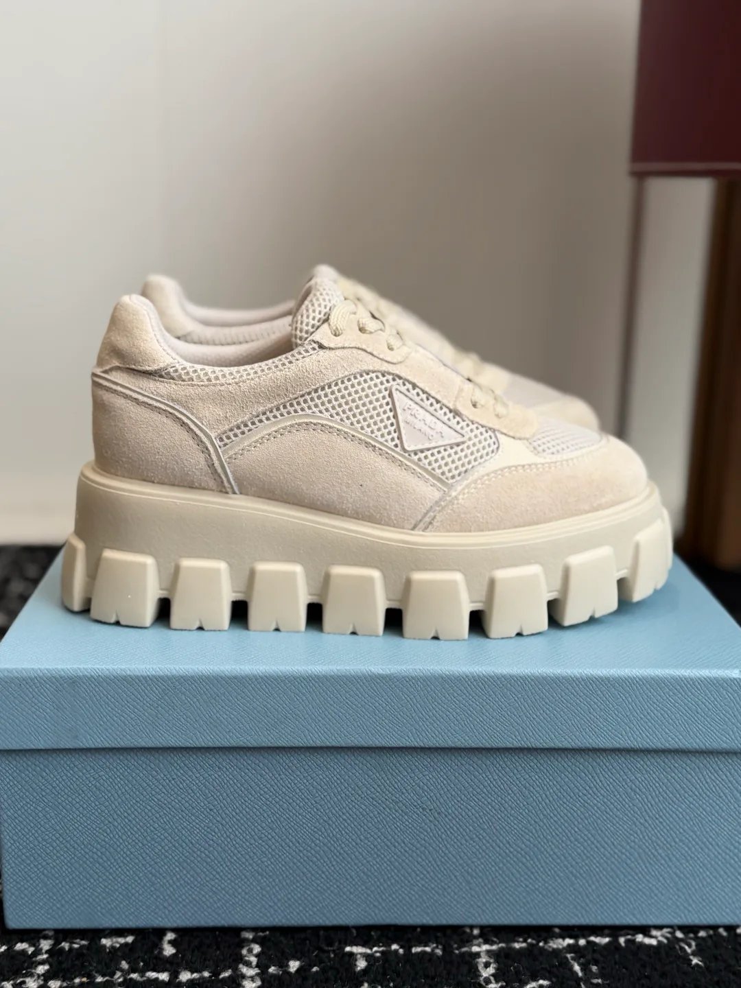 Кроссовки Женские Prada 18138859