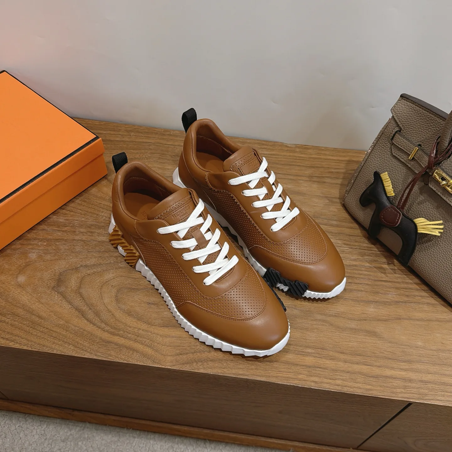 Кроссовки Женские Hermes 18729731
