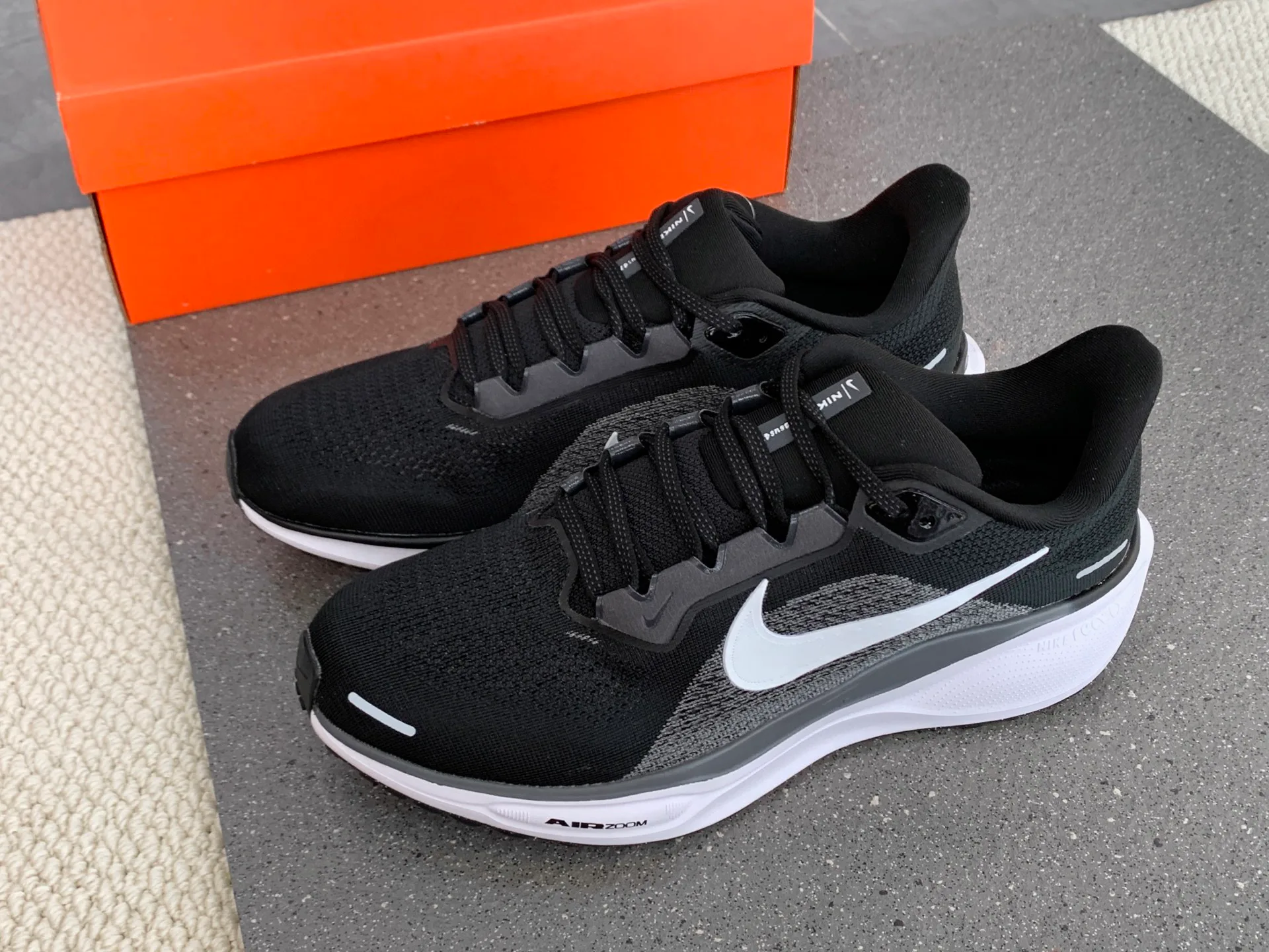 Кроссовки Женские Nike 230365