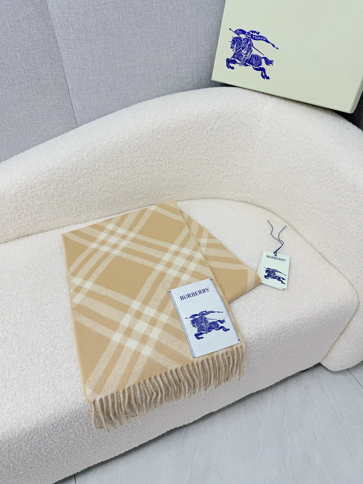 Шарфы Burberry 18322320
