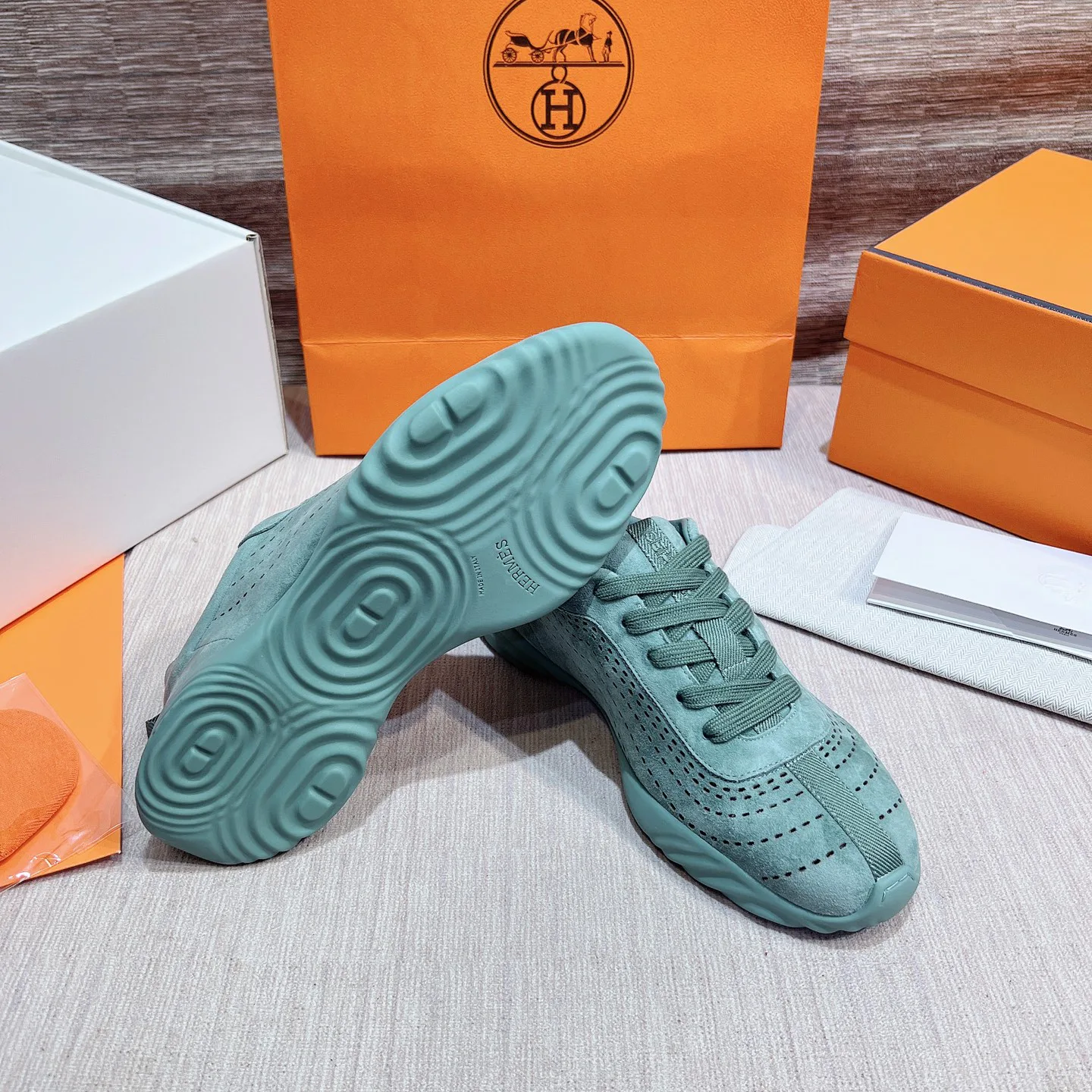 Кроссовки Женские Hermes 17749566
