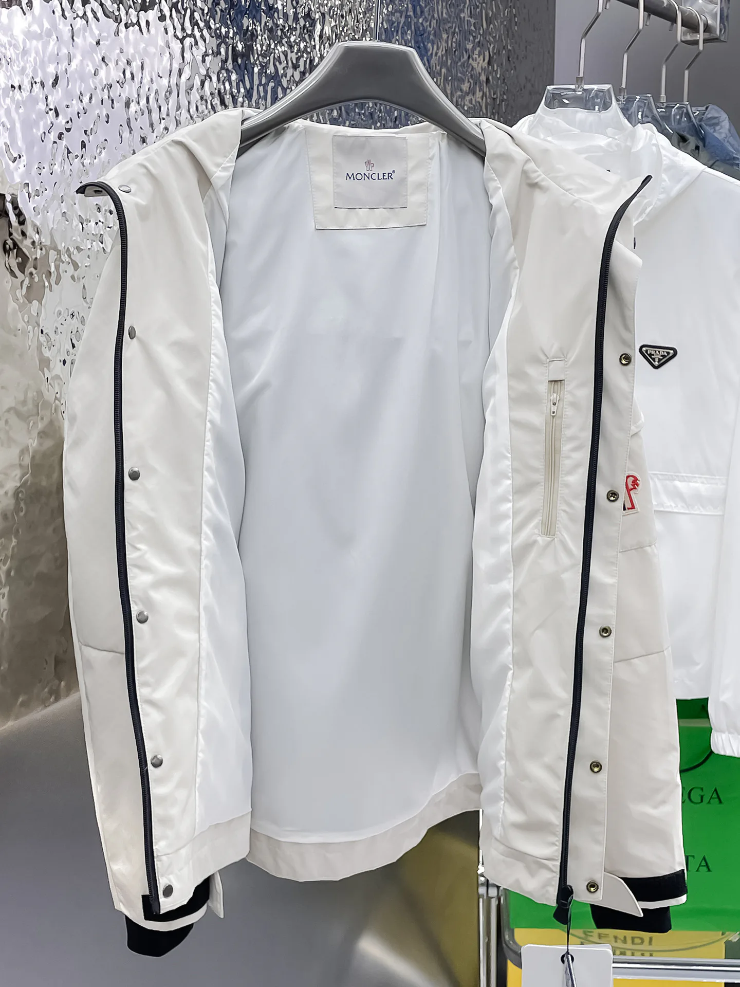 Куртки И Пуховики Мужские Moncler 9352361
