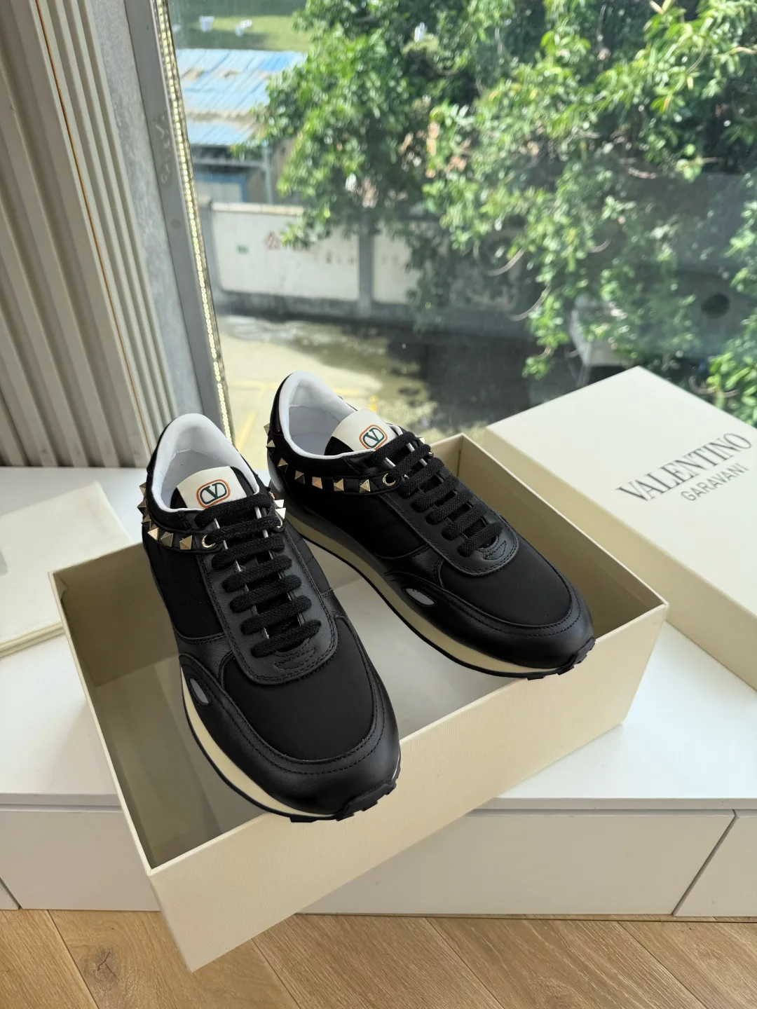 Кроссовки Женские Valentino 18053445