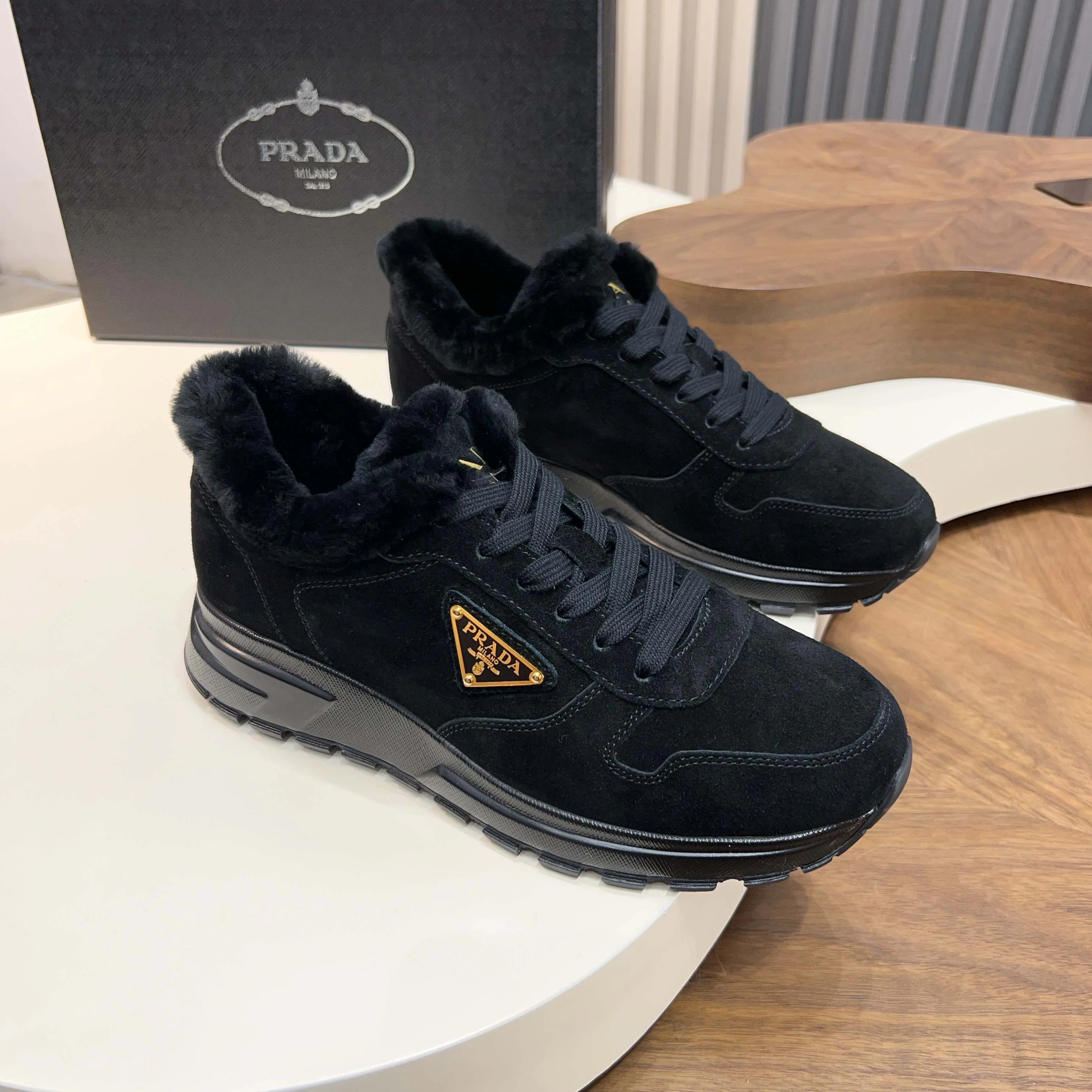 Кроссовки Женские Prada 554571