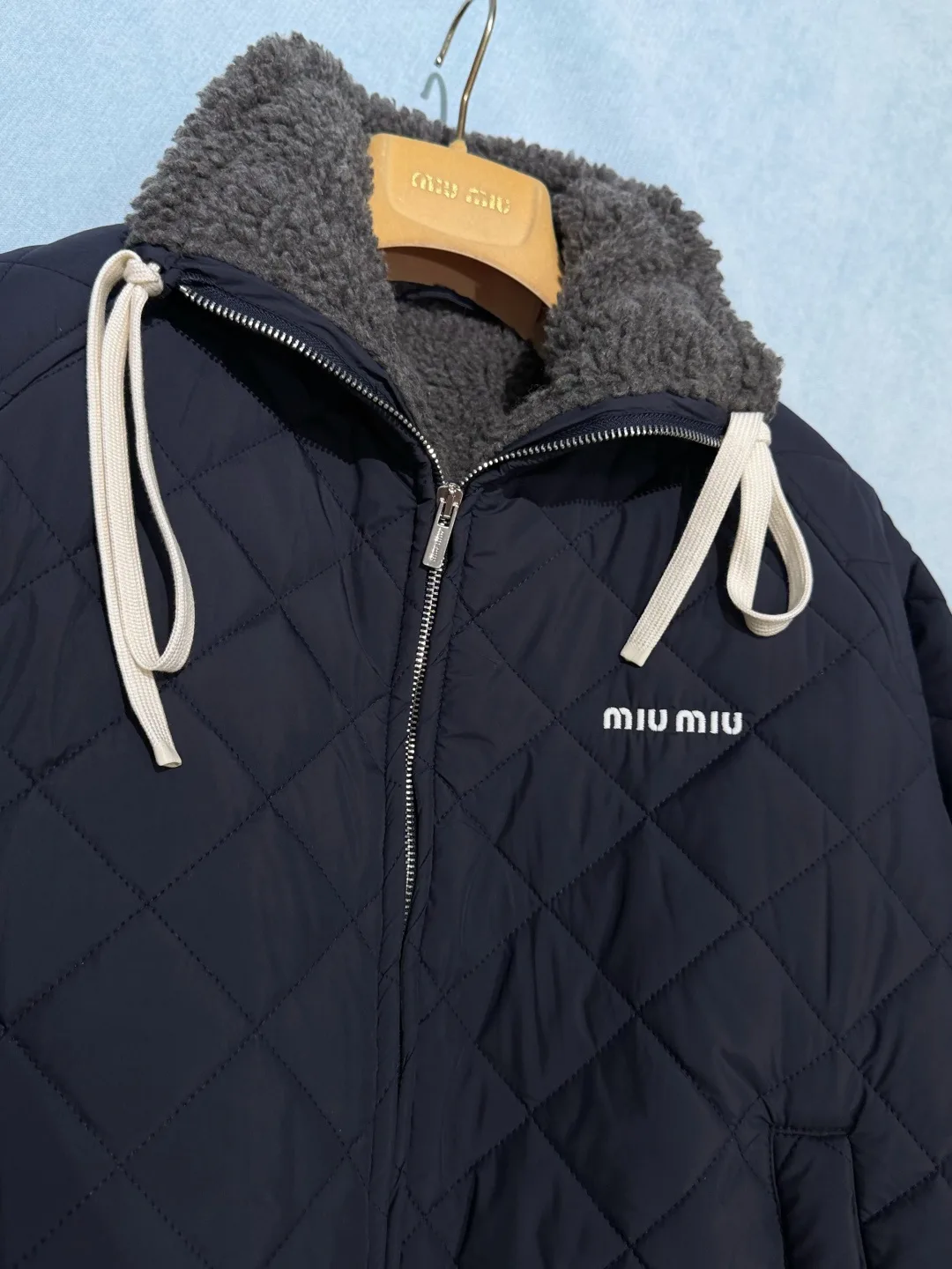 Куртки И Пуховики Женские Miu Miu 18285491