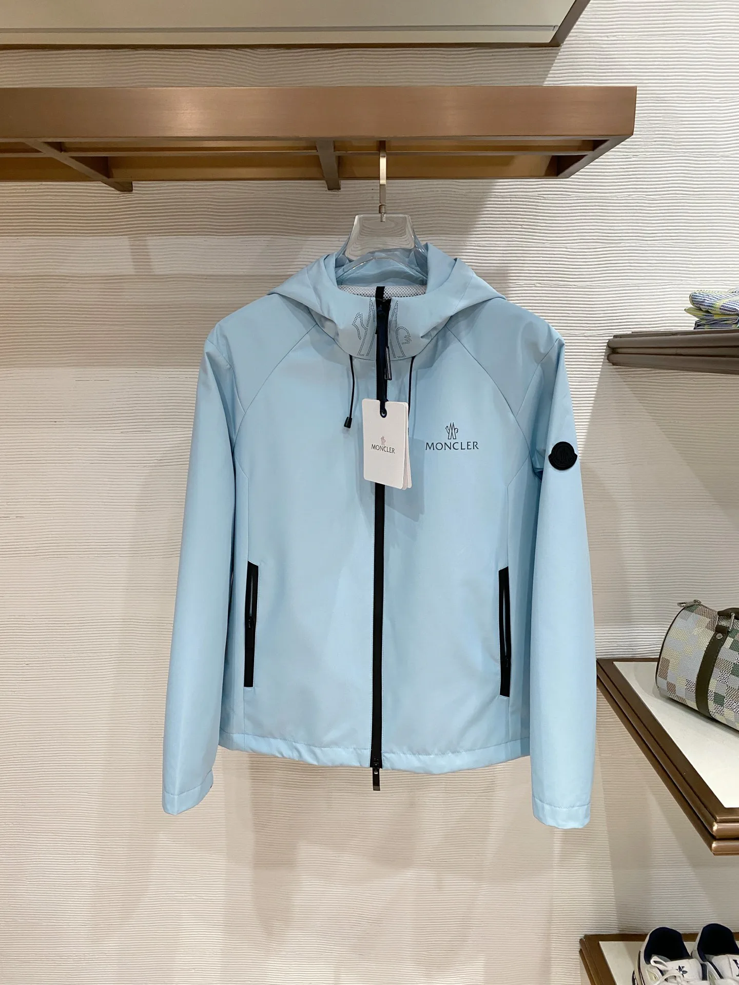 Куртки И Пуховики Мужские Moncler 4438622