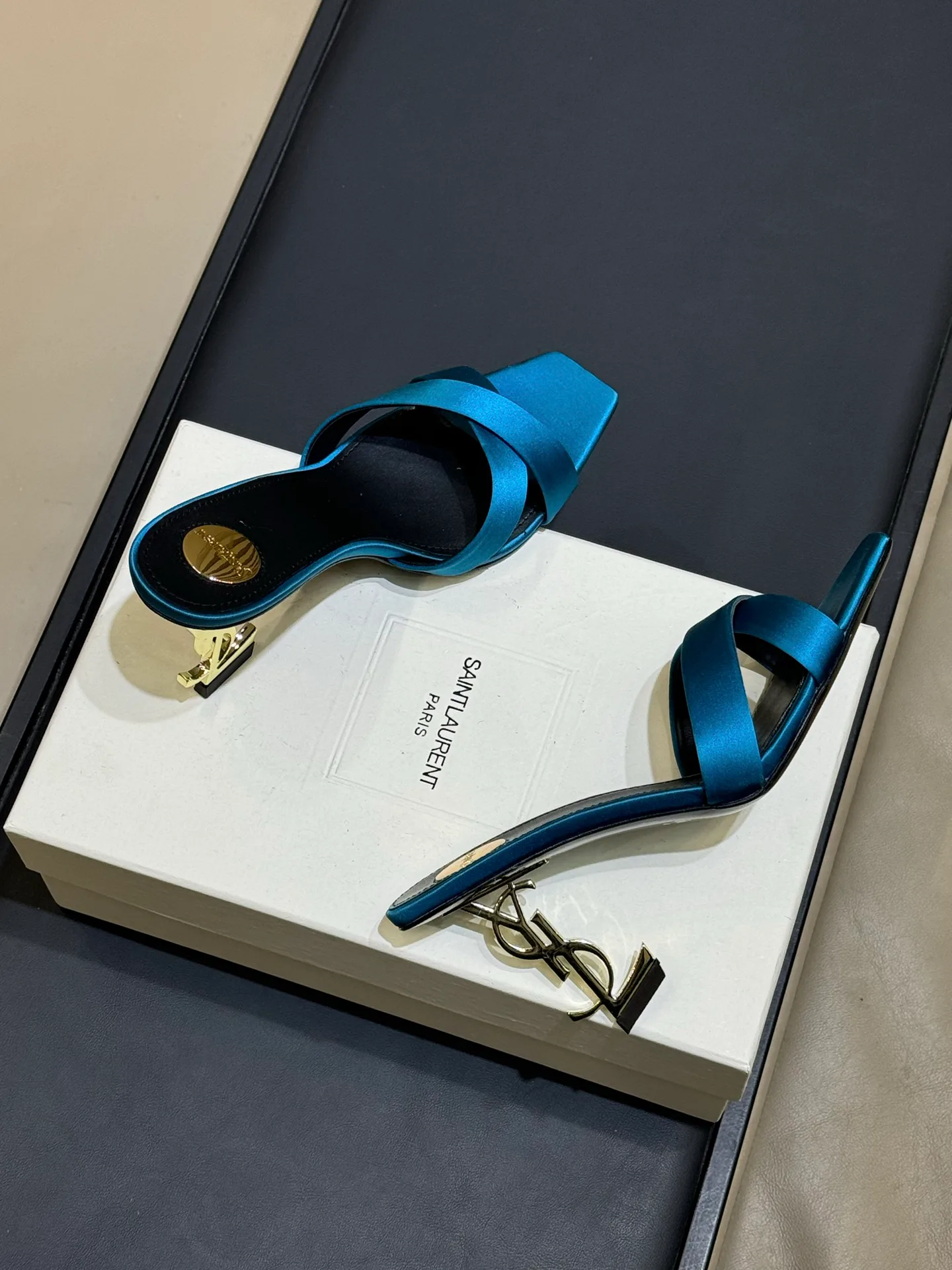 Босоножки Женские Saint Laurent 3891381