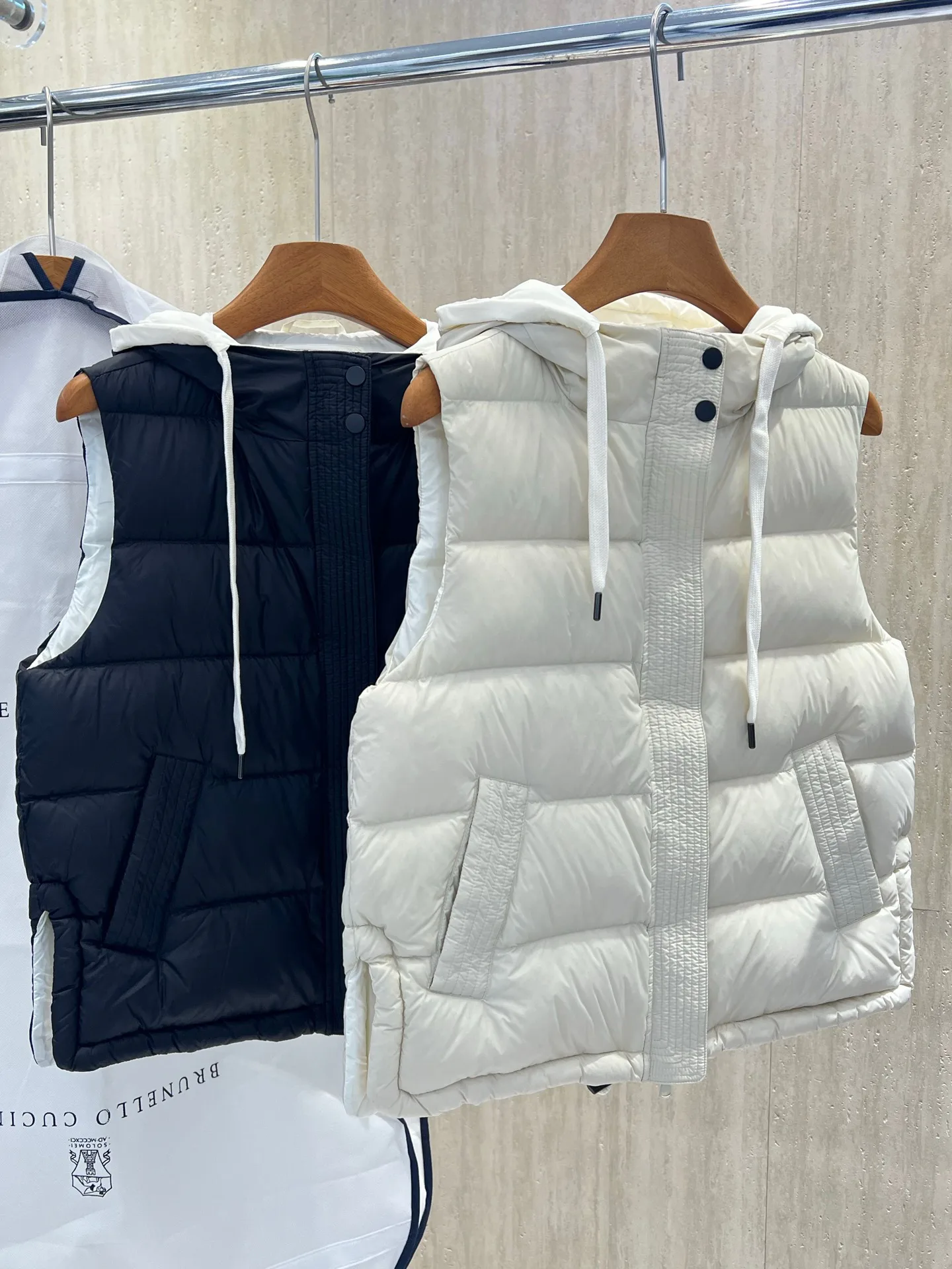 Жилеты Женские Brunello Cucinelli 18417987