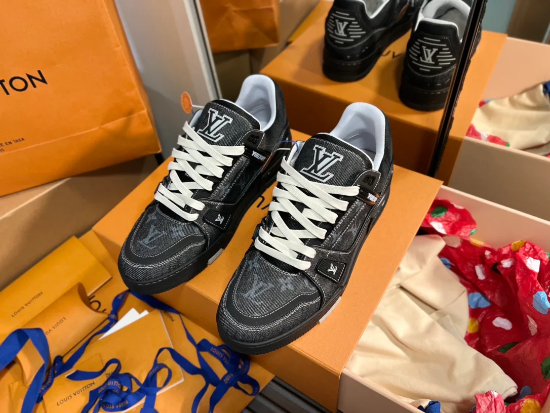 Кроссовки Женские Louis Vuitton 1880931