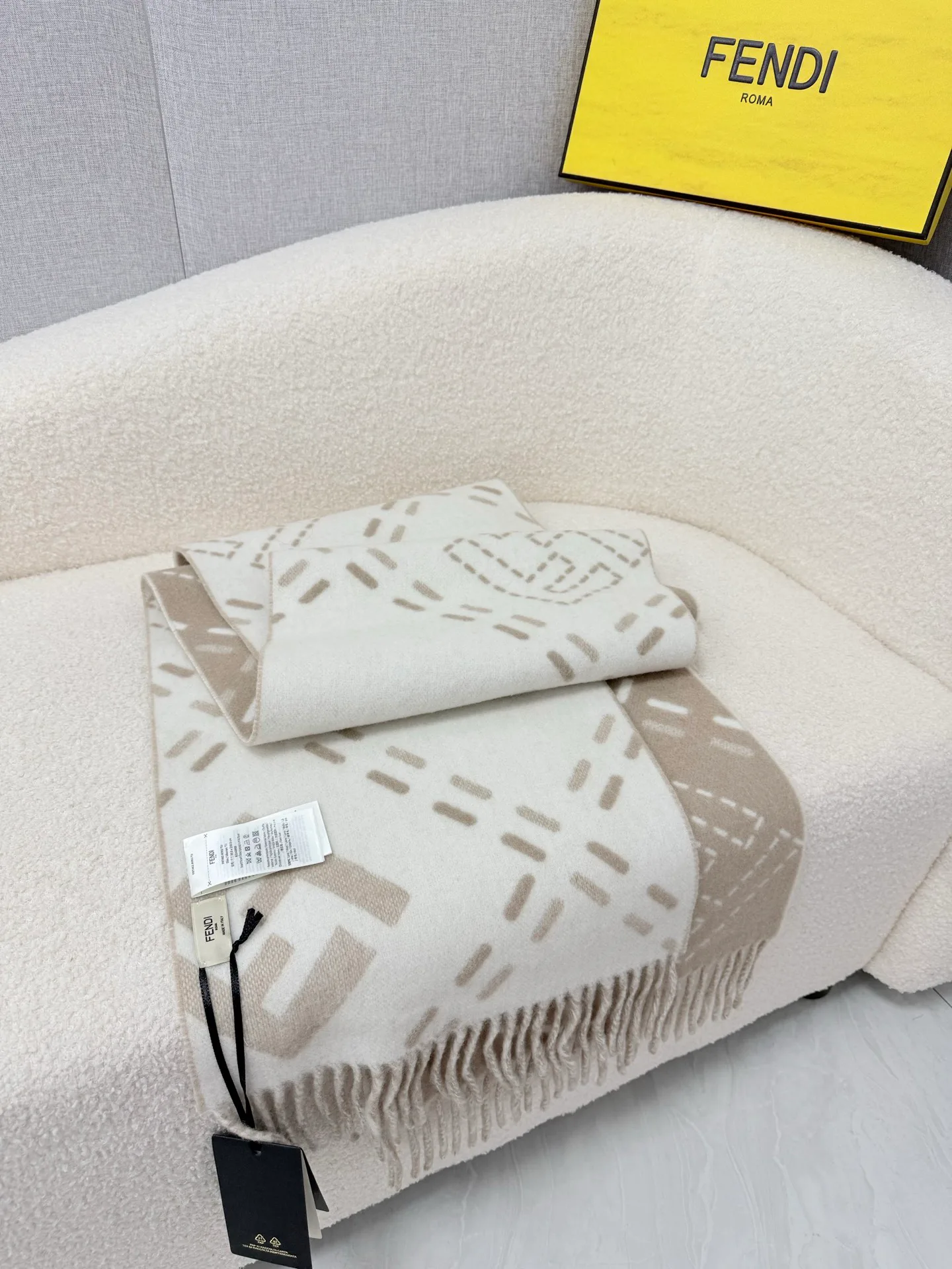 Шарфы Fendi 18003368