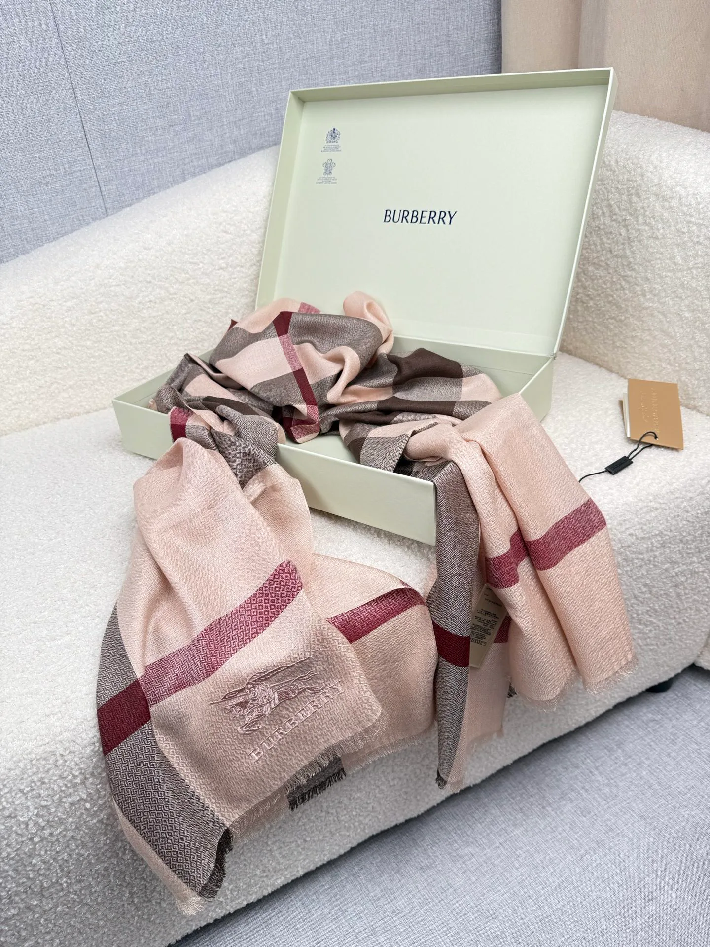 Шарфы Burberry 1420246