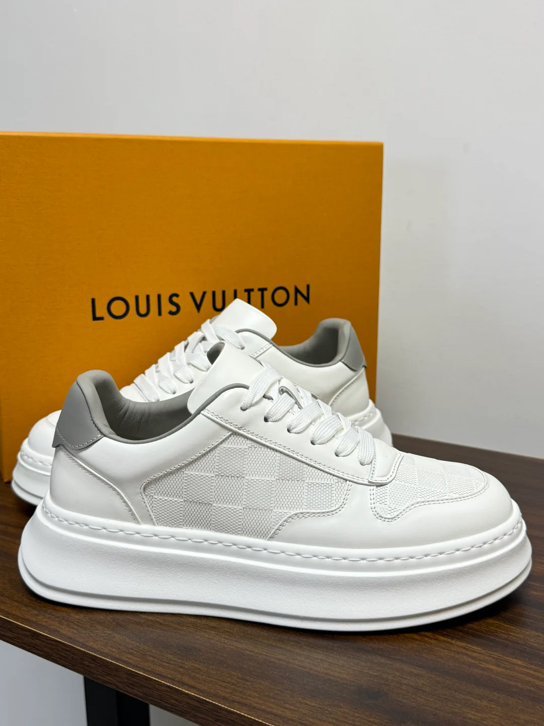 Кроссовки Мужские Louis Vuitton 19643237