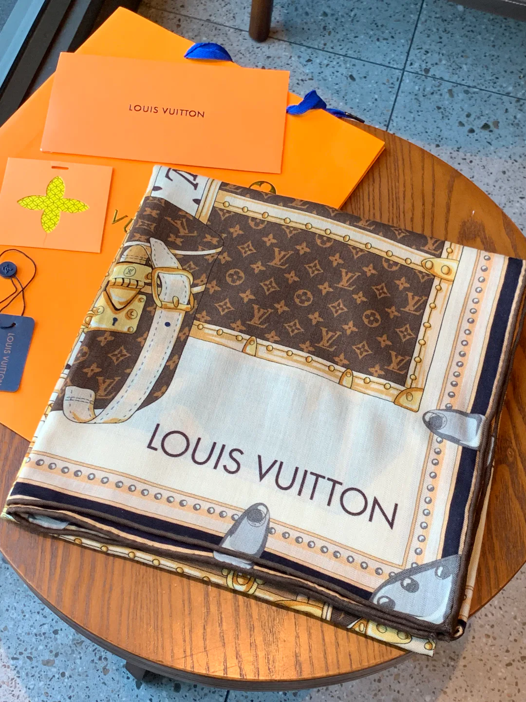 Платки Louis Vuitton 1338110