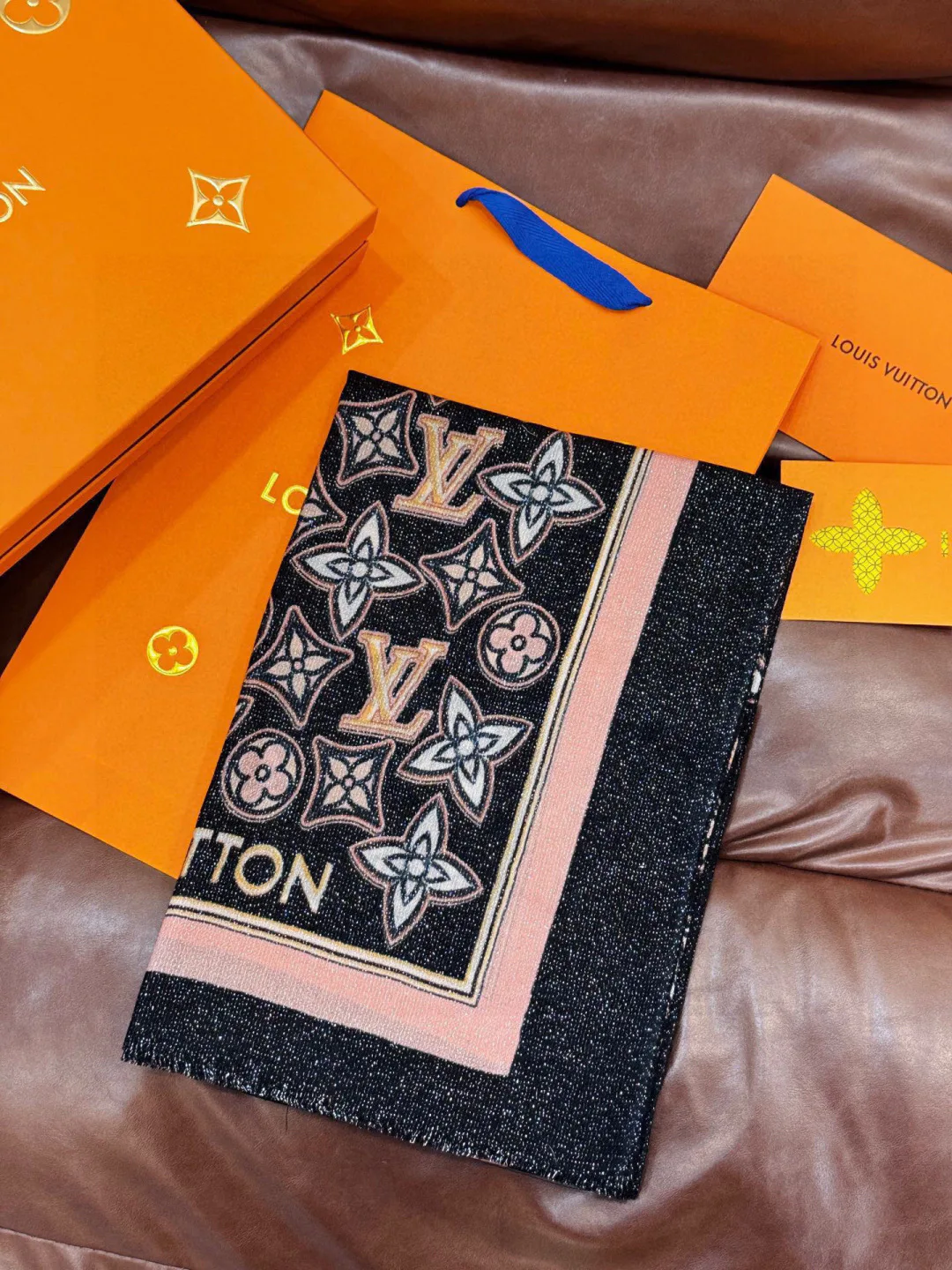Шарфы Louis Vuitton 18675644