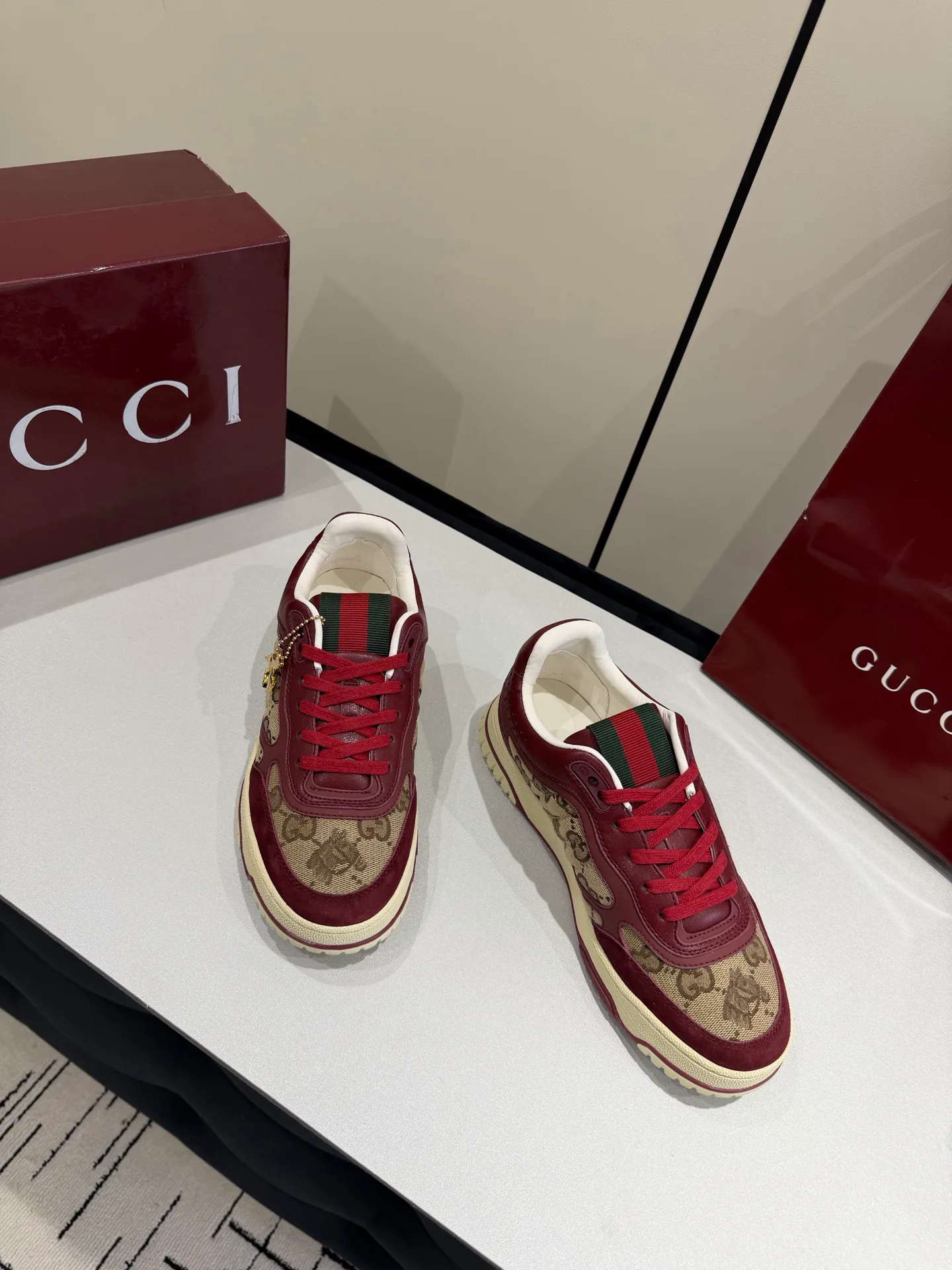 Кроссовки Женские Gucci 13570901