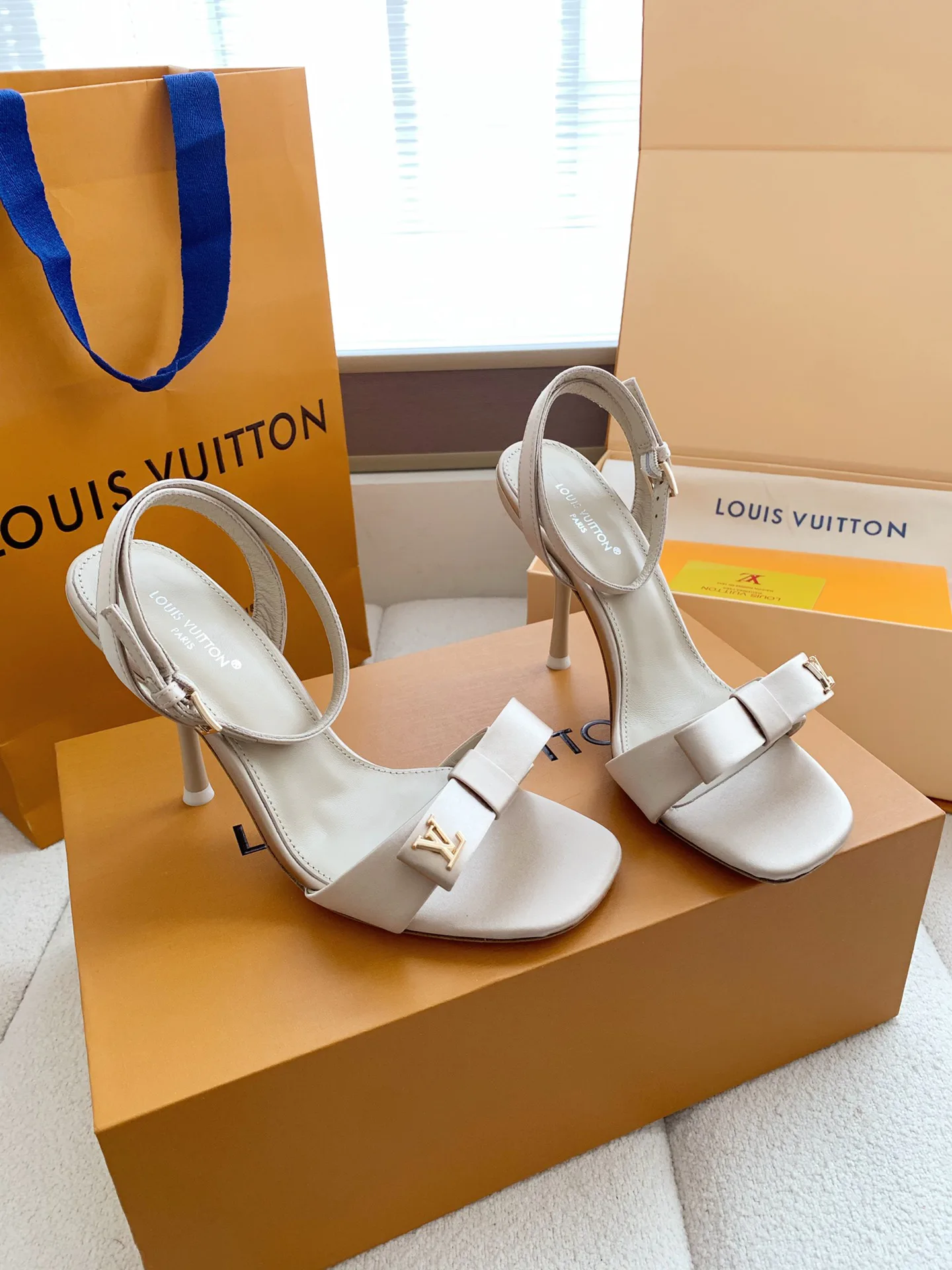Босоножки Женские Louis Vuitton 11808989