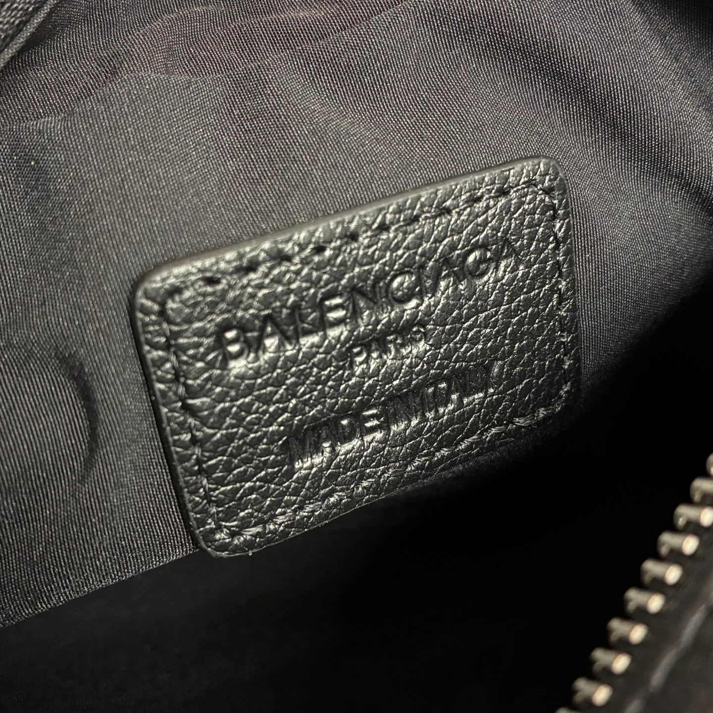 Сумки На Ремне Женские Balenciaga 18136517
