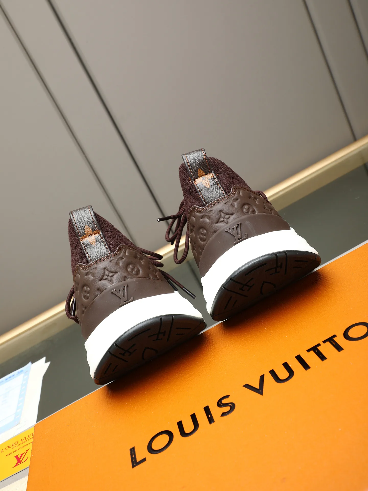 Кроссовки Женские Louis Vuitton 17947264