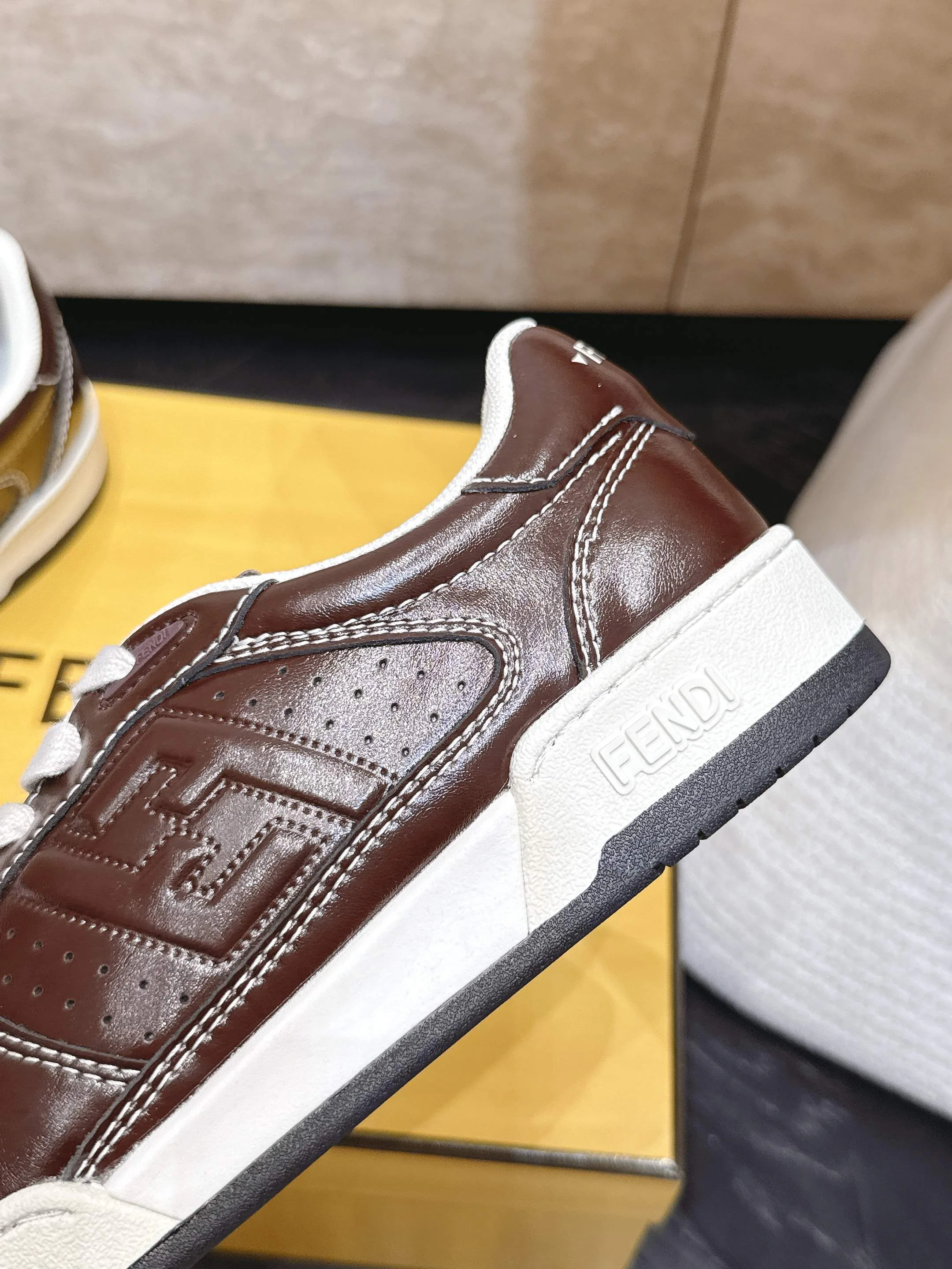Кроссовки Женские Fendi 17682043