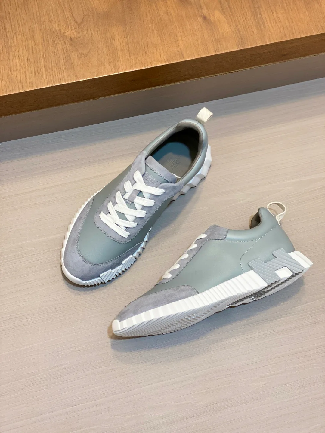 Кроссовки Женские Hermes 18039730