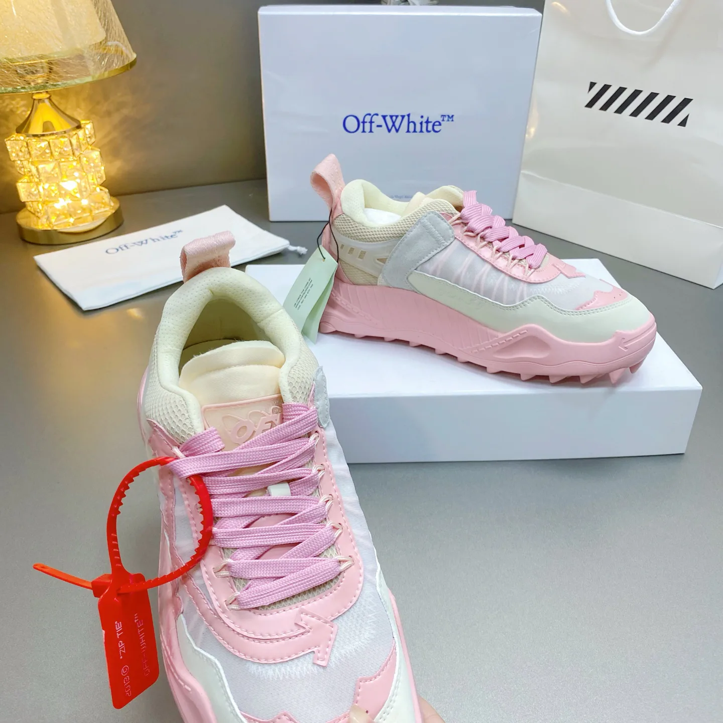 Кроссовки Женские Off-White 17530534