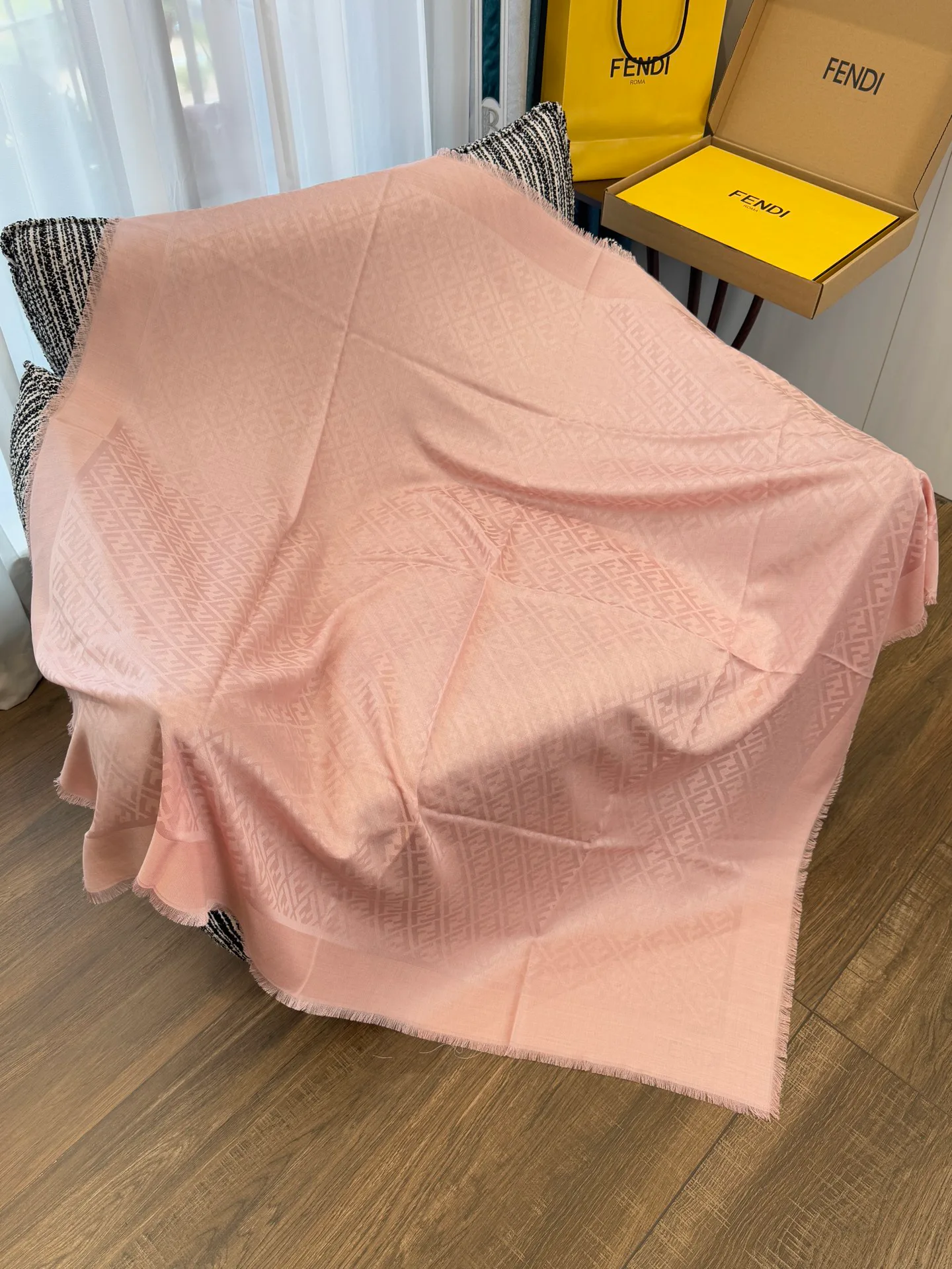 Шарфы Fendi 18287115