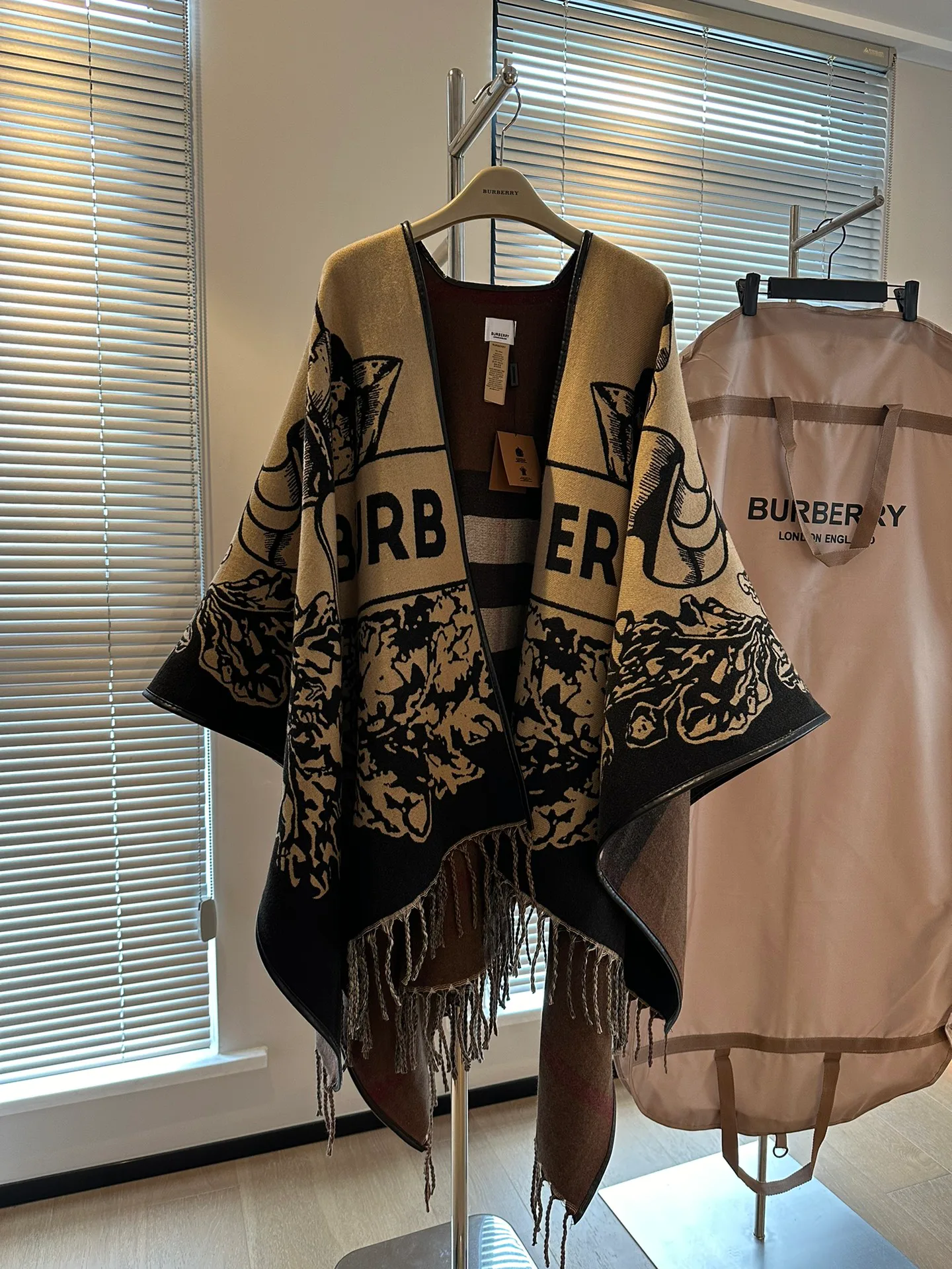 Пальто Женские Burberry 19189523