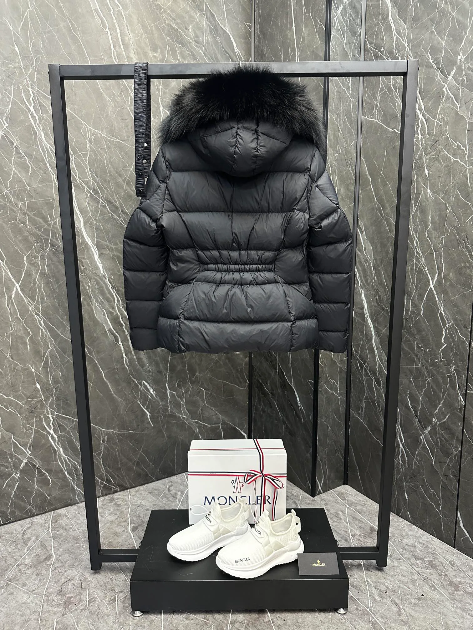 Куртки И Пуховики Женские Moncler 18615222