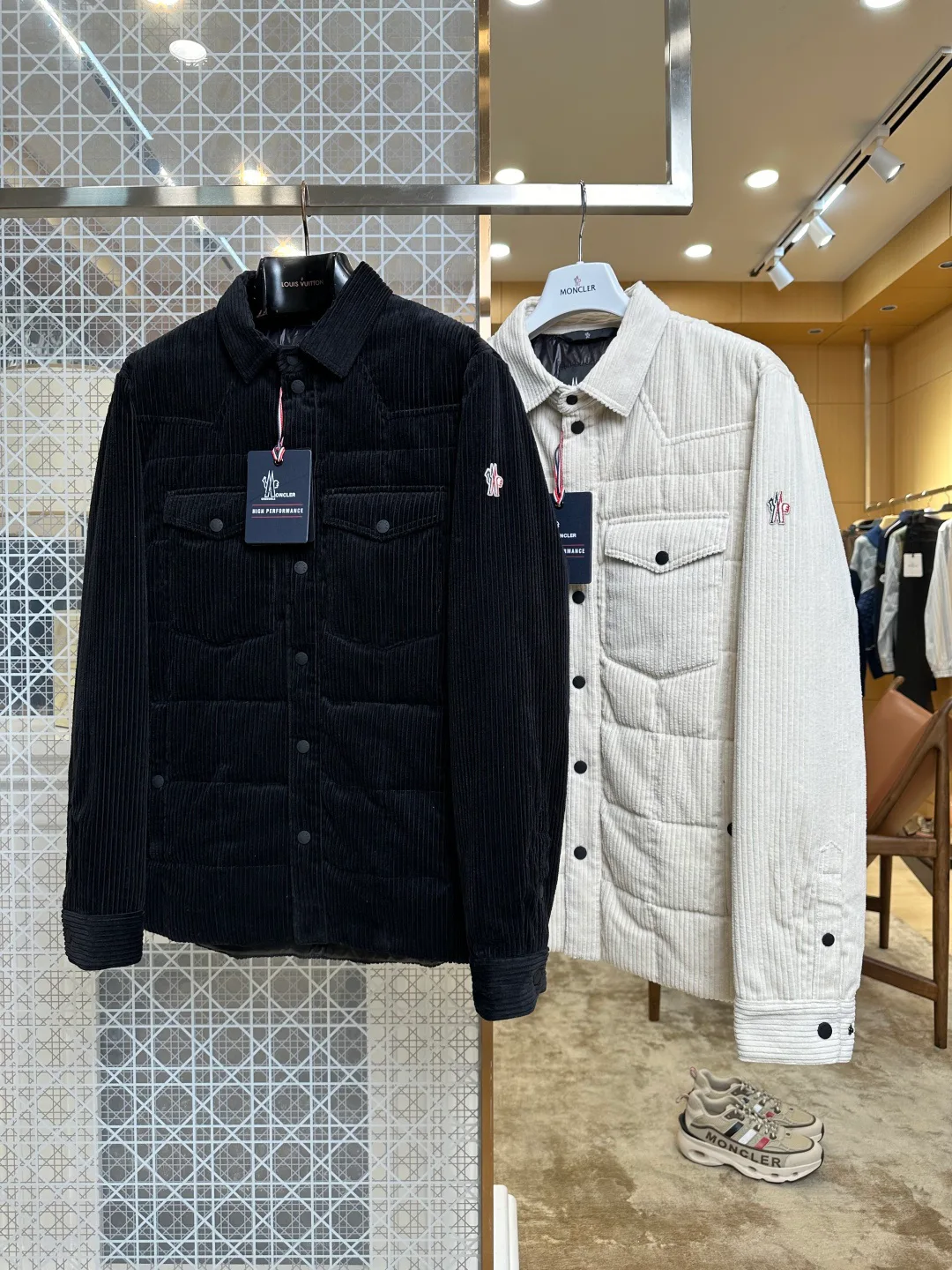 Куртки И Пуховики Мужские Moncler 18209781