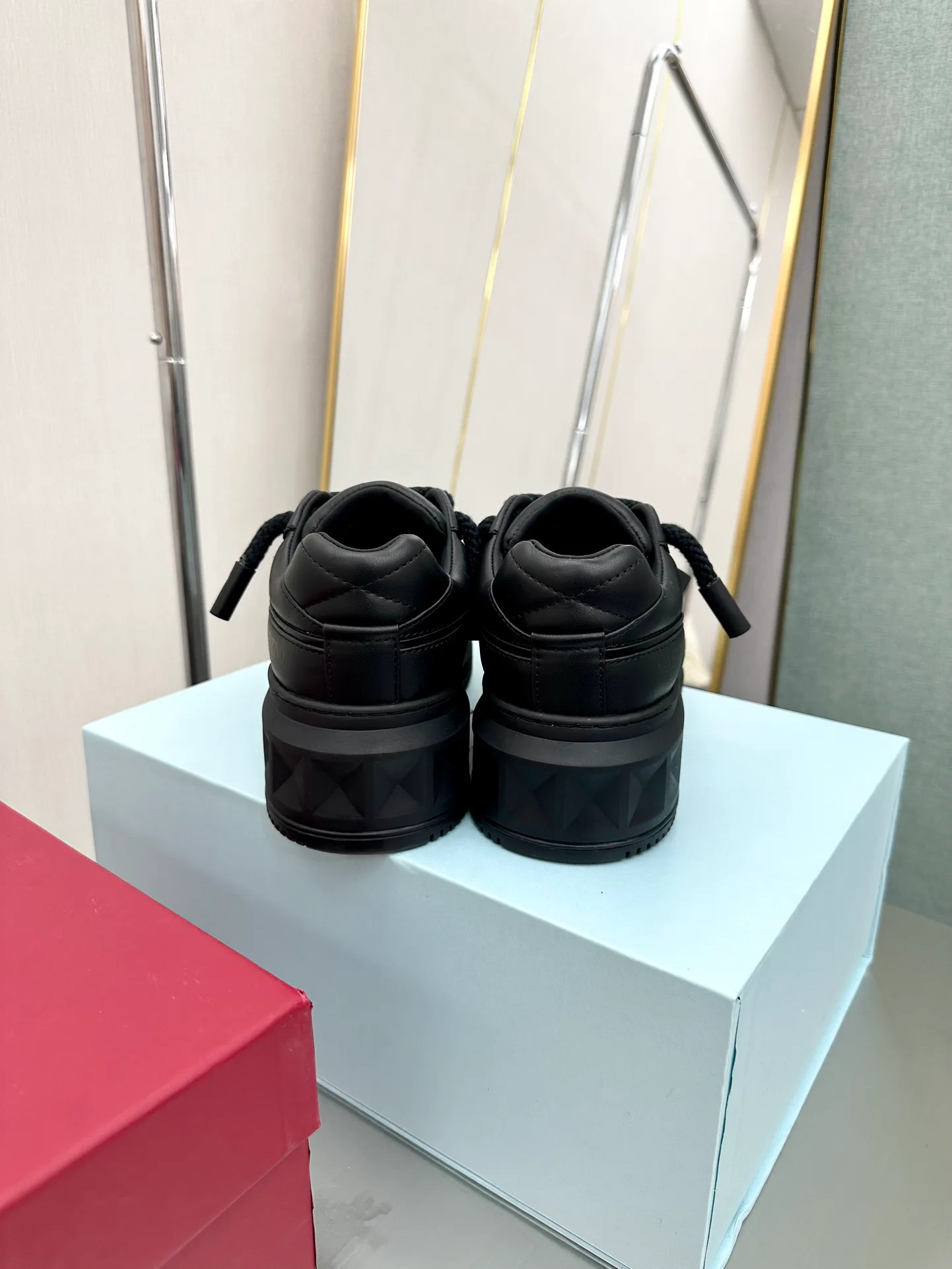 Кроссовки Женские Valentino 17904333