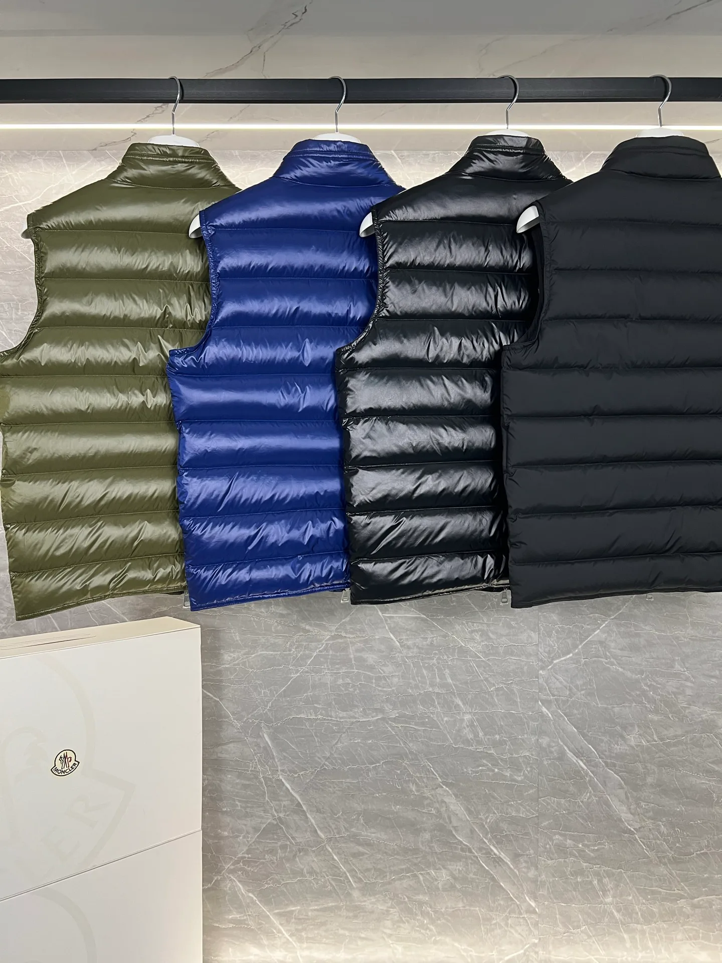 Жилеты Женские Moncler 18111329
