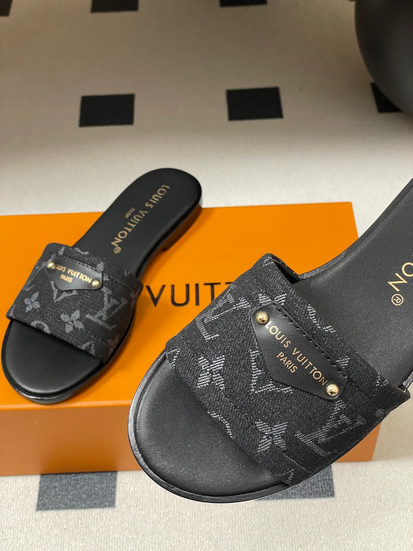 Шлепанцы Женские Louis Vuitton 3361692