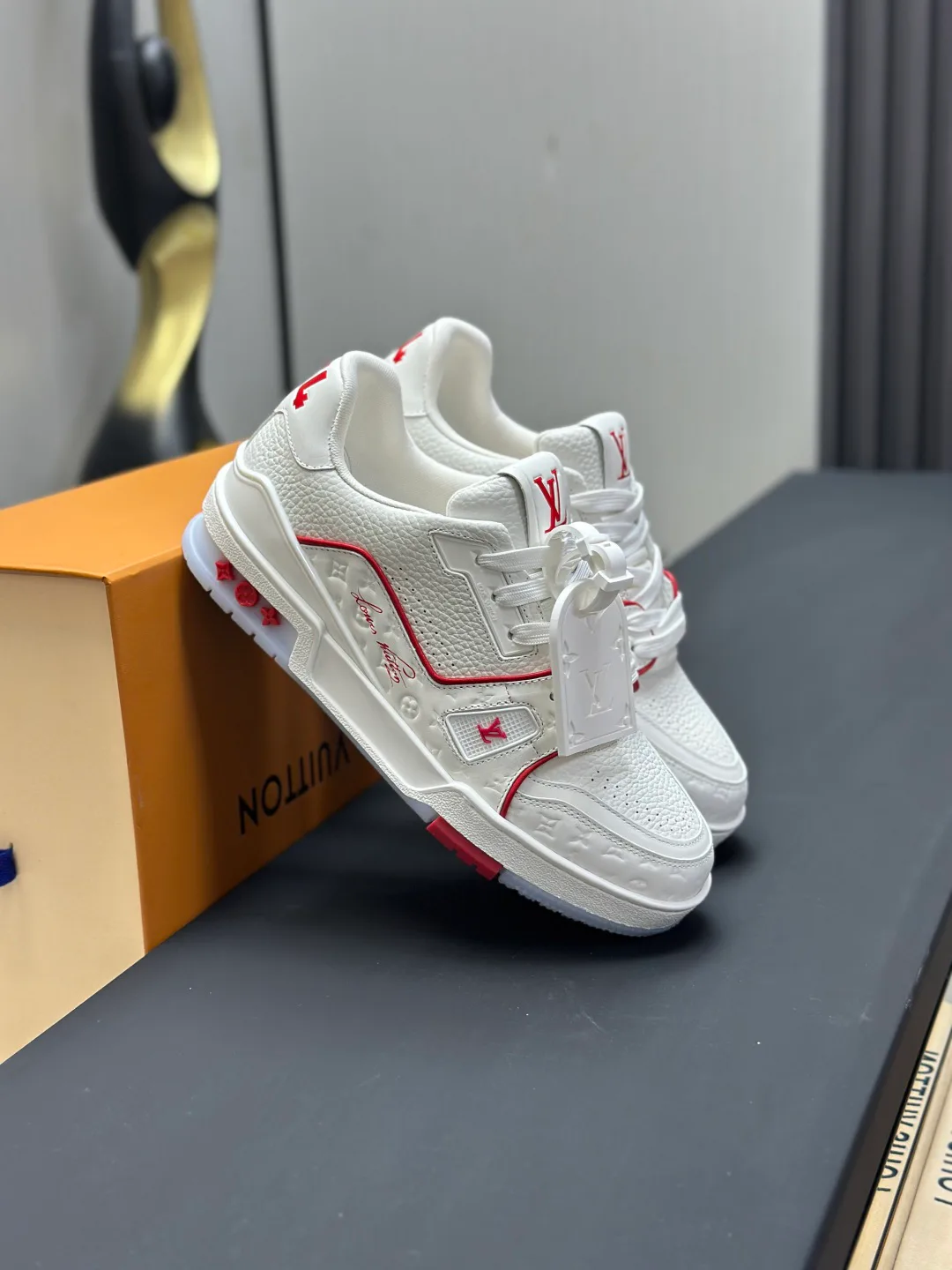 Кроссовки Женские Louis Vuitton 10646373