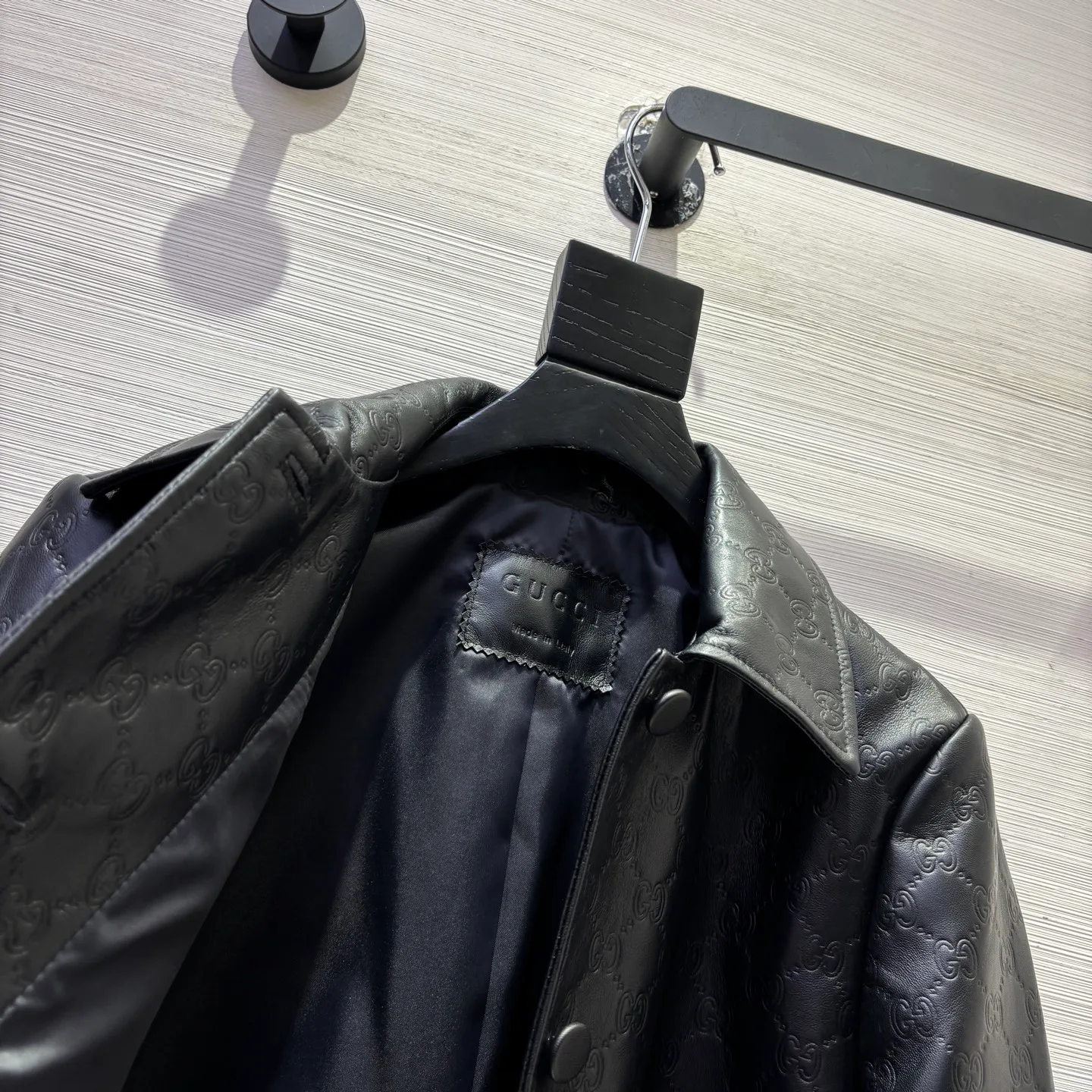 Кожаные Куртки И Дублёнки Женские Gucci 562230