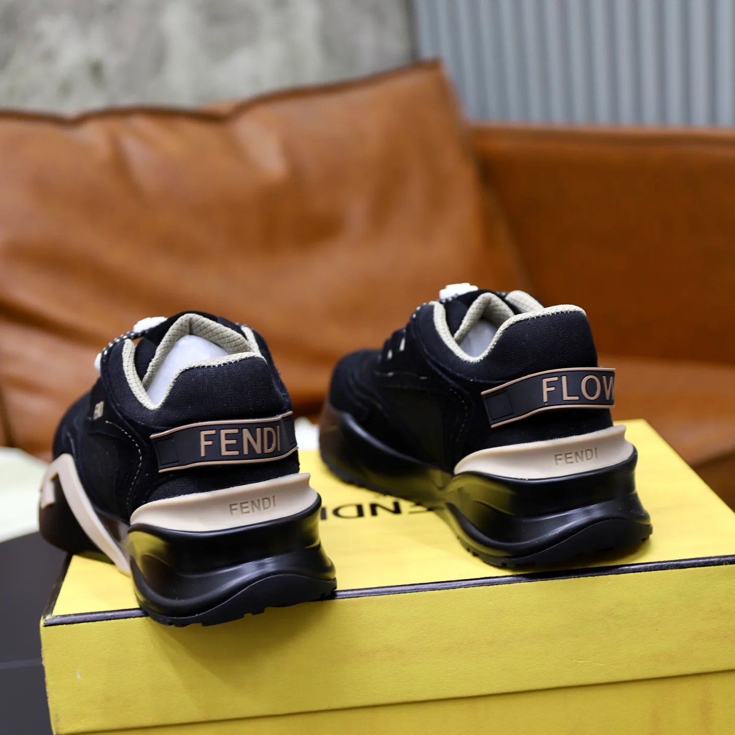 Кроссовки Женские Fendi 211475