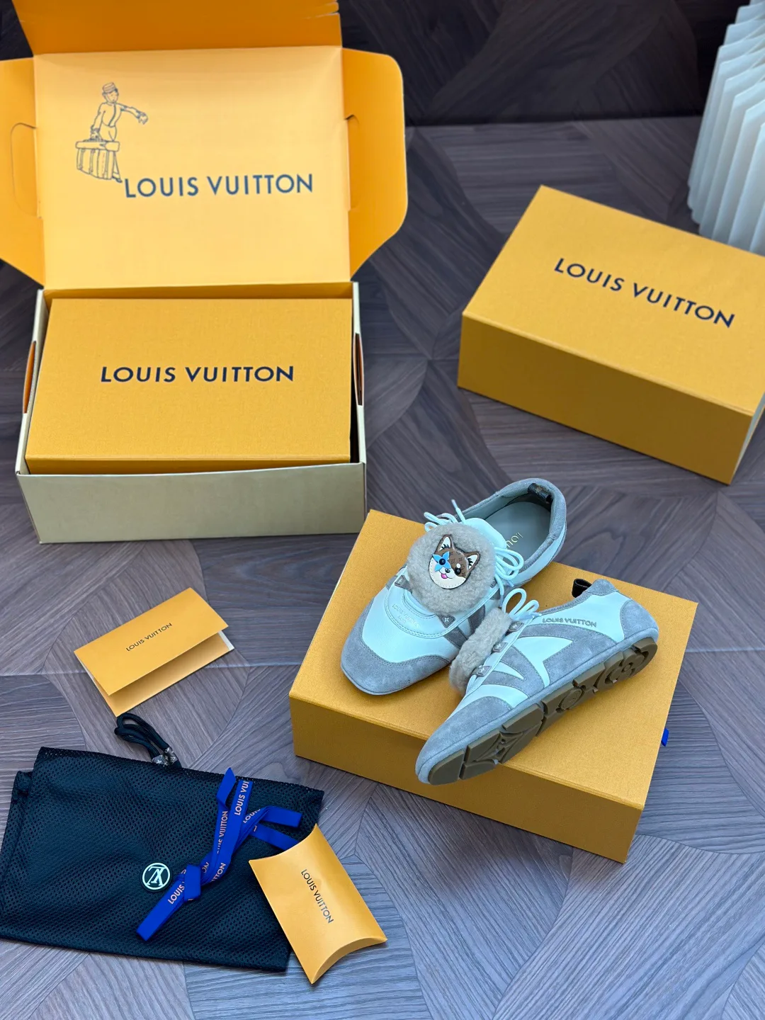 Кроссовки Женские Louis Vuitton 19480016