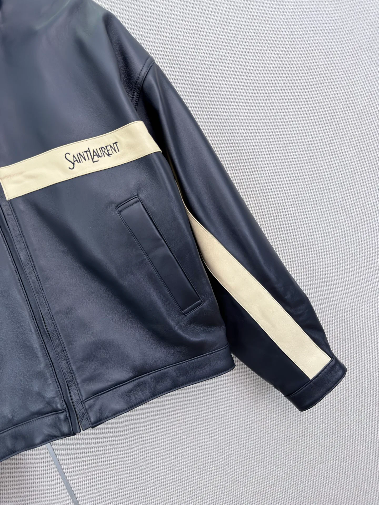 Кожаные Куртки И Дублёнки Женские Saint Laurent 17811614