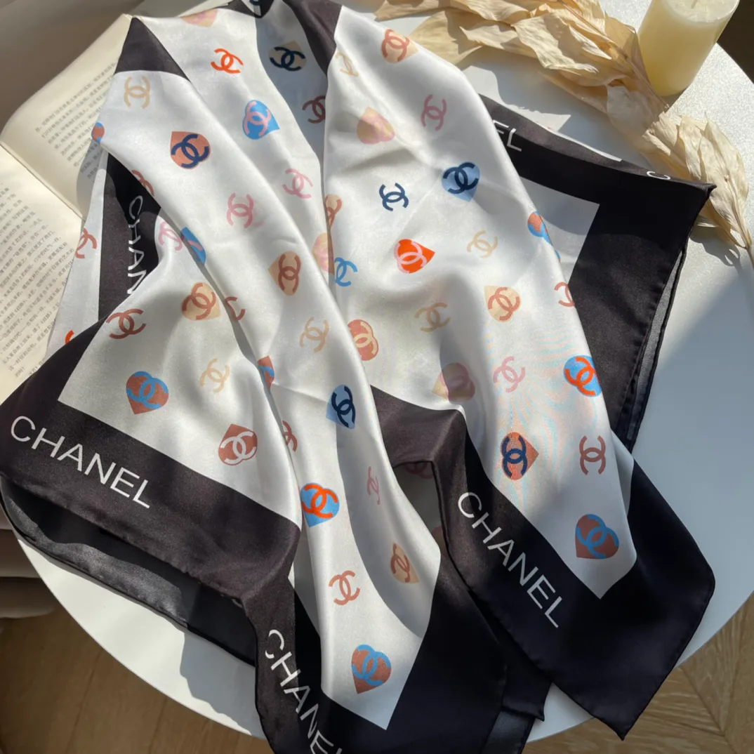 Платки Chanel 13351570