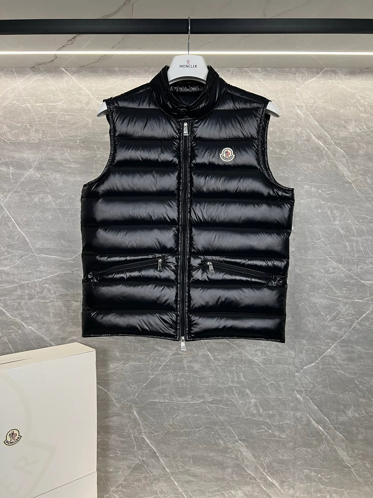 Жилеты Женские Moncler 18111342